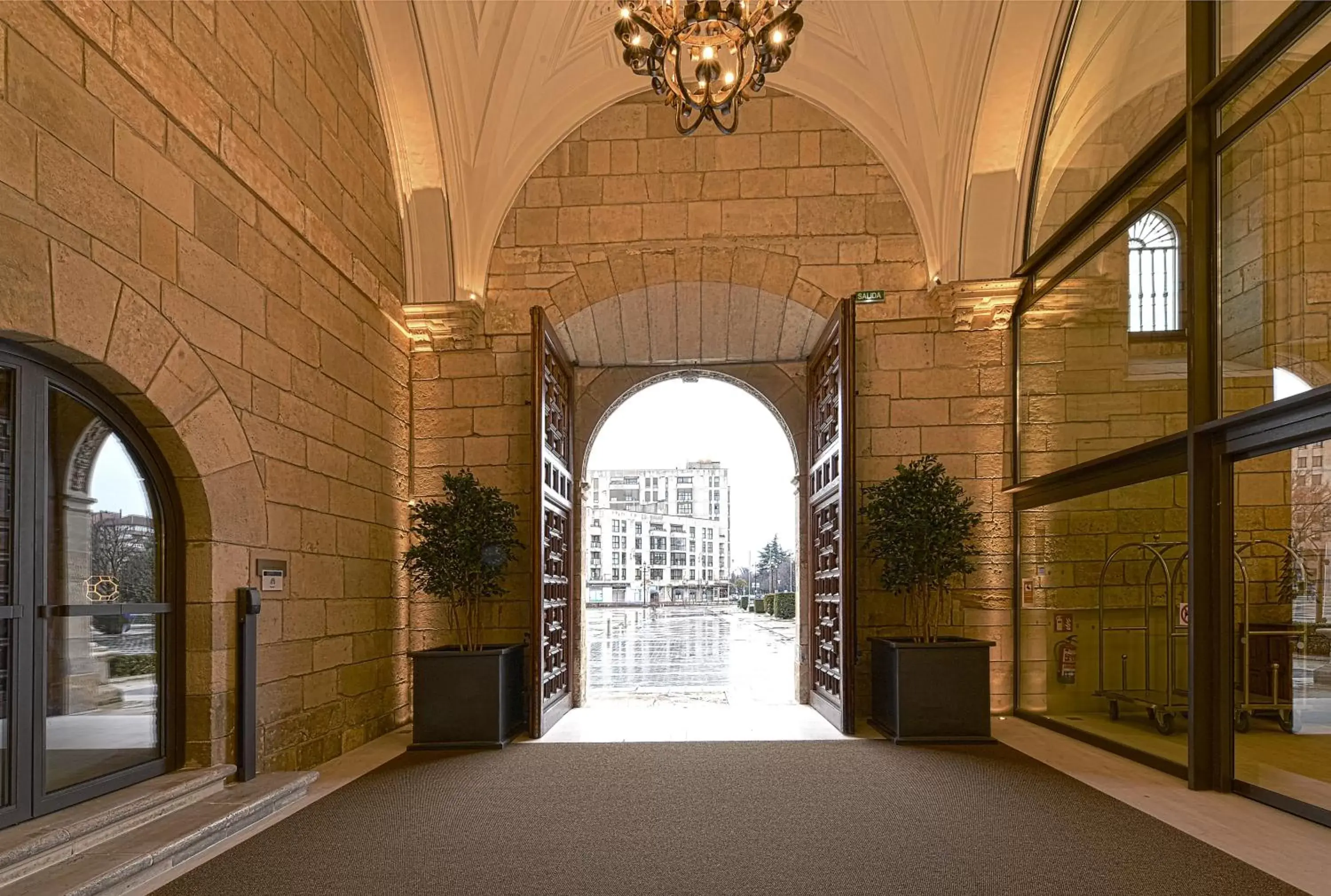 Facade/entrance in Parador de Turismo de León