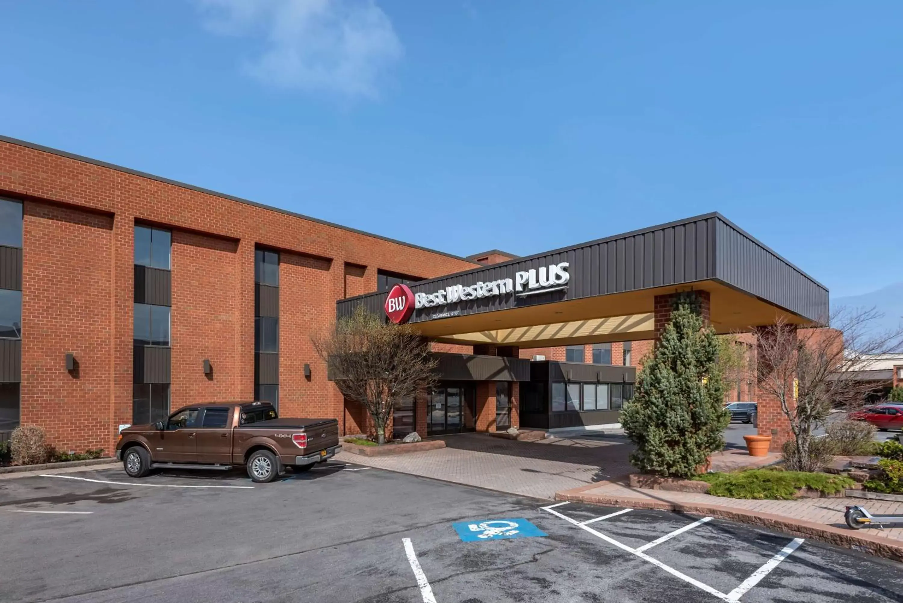 Property building in Best Western Plus Oswego Hotel and Conference Center Property building in Best Western Plus Oswego Hotel and Conference Center