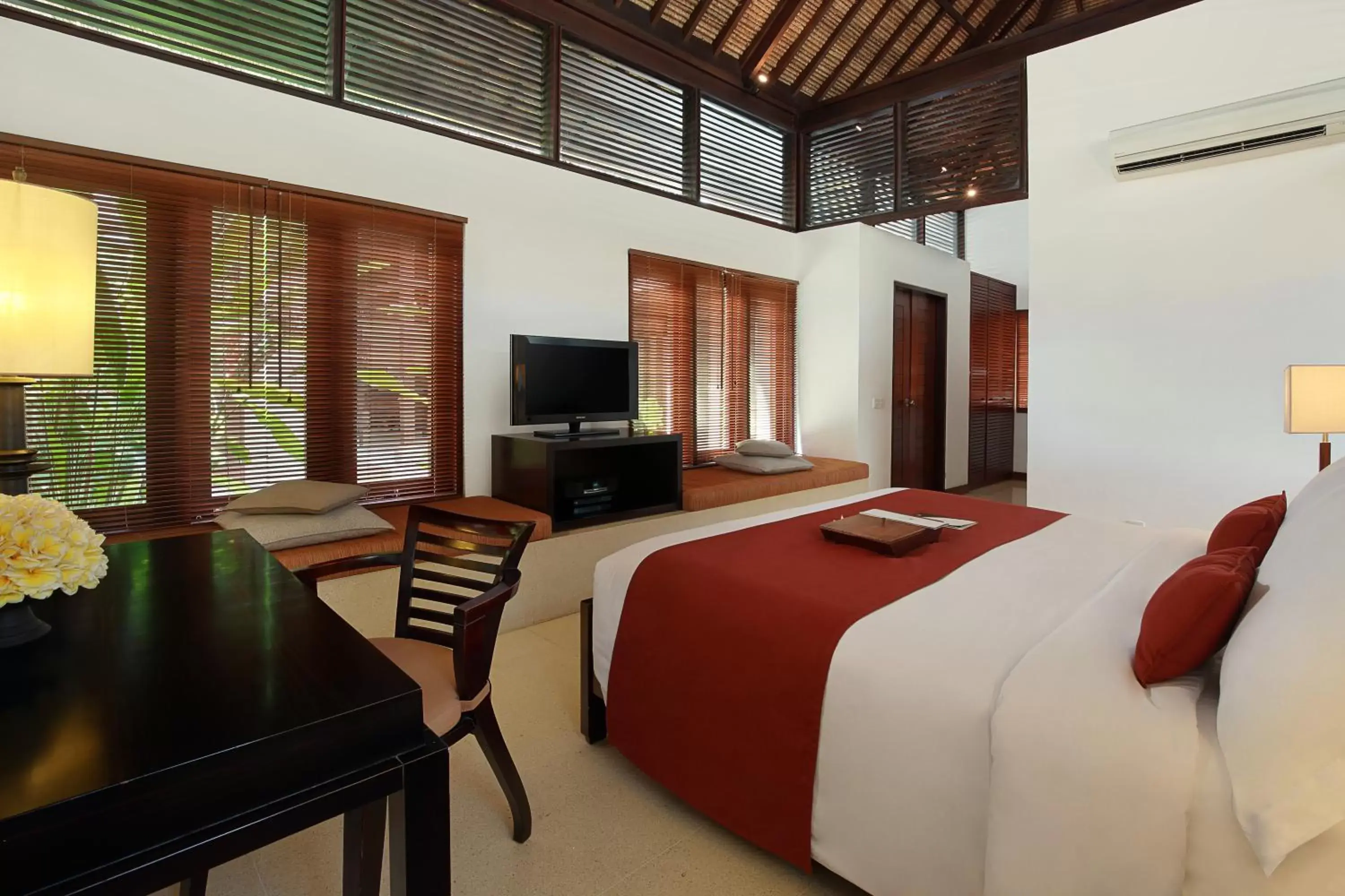 Presidential Villa with One-Time Mini-bar in Bali Niksoma Boutique Beach Resort Presidential Villa with One-Time Mini-bar in Bali Niksoma Boutique Beach Resort