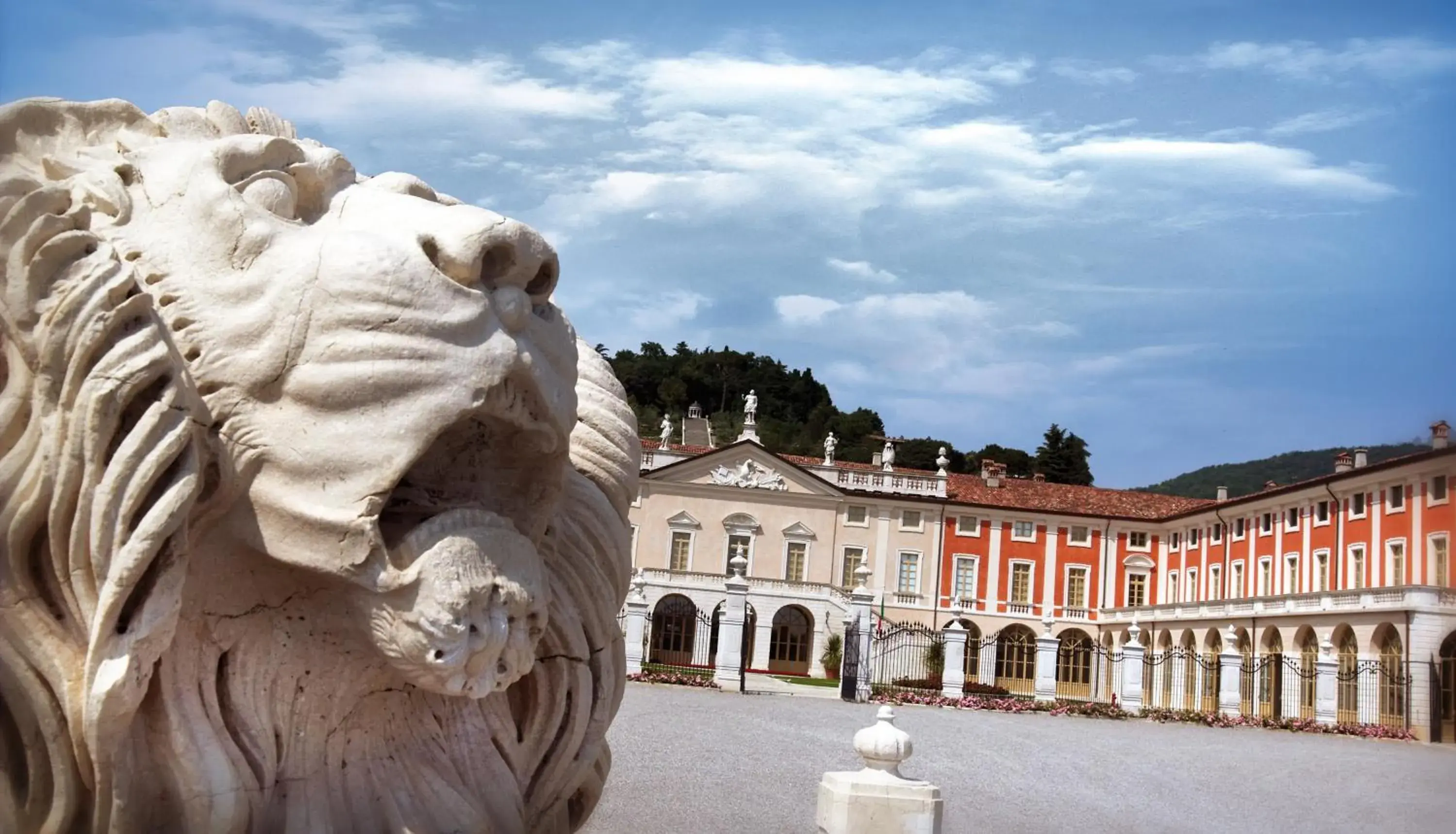 Facade/entrance, Winter in Villa Fenaroli Palace Hotel