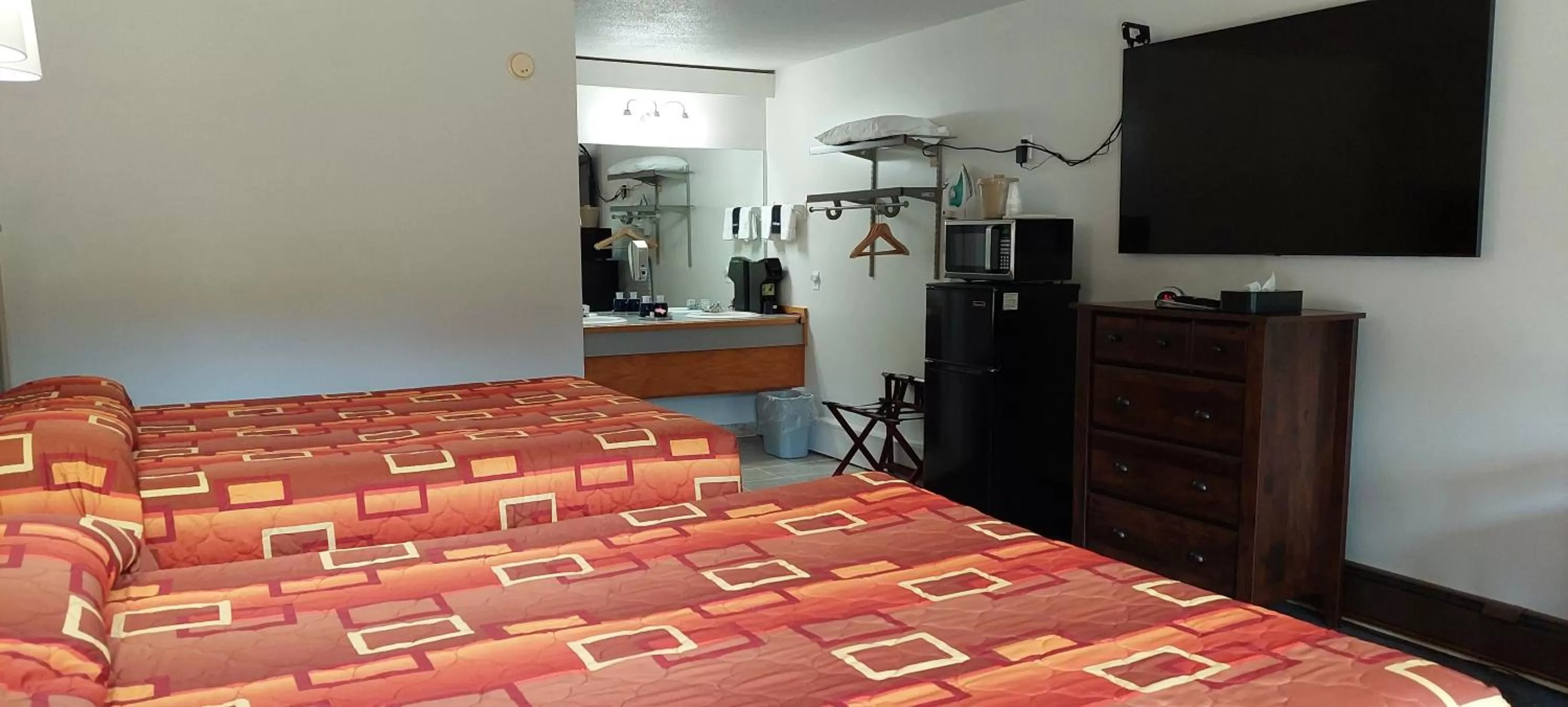 Standard Queen Room with Two Queen Beds - Non-Smoking in Canaan Motel