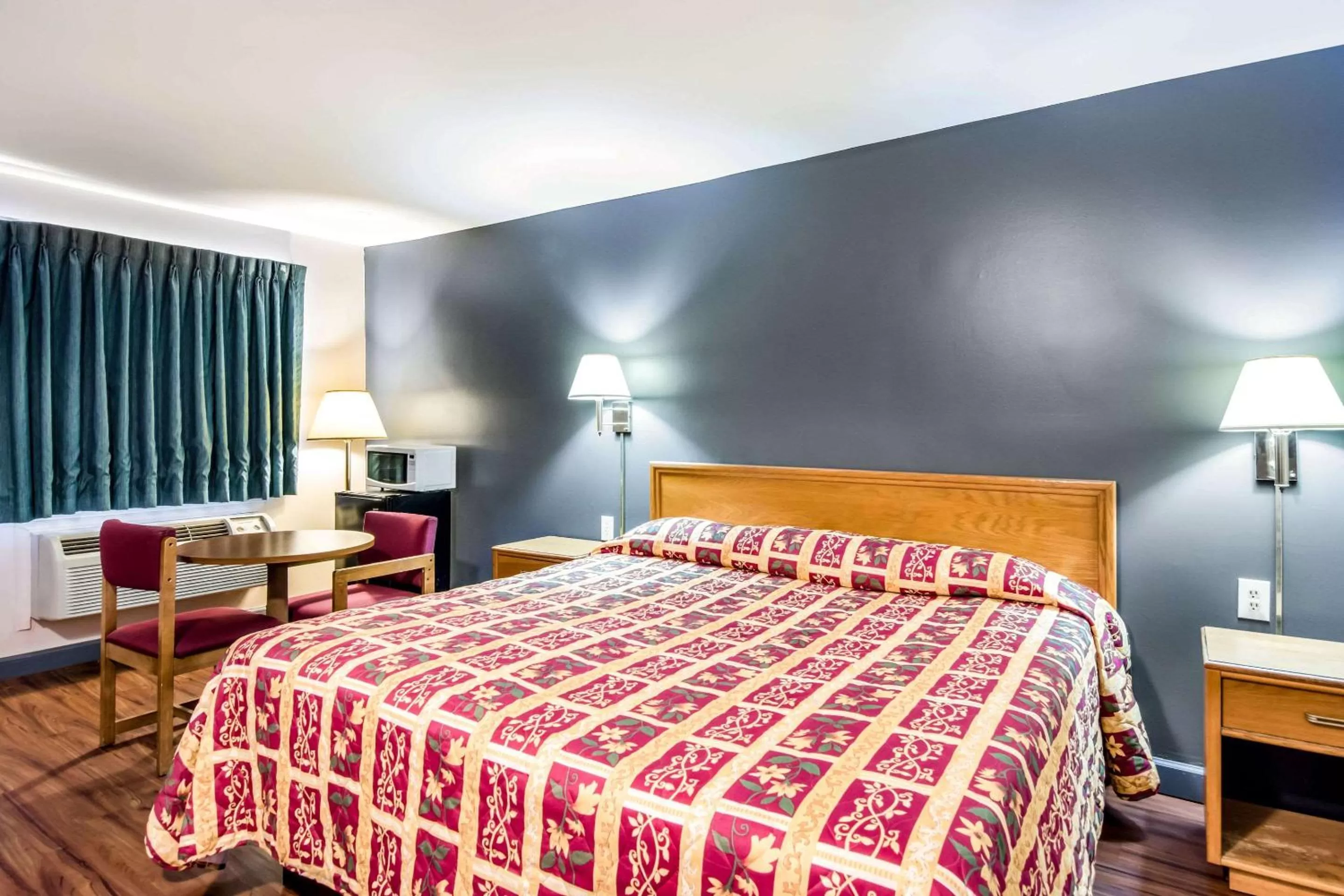 Bedroom, Bed in Brentwood Inn Richmond South