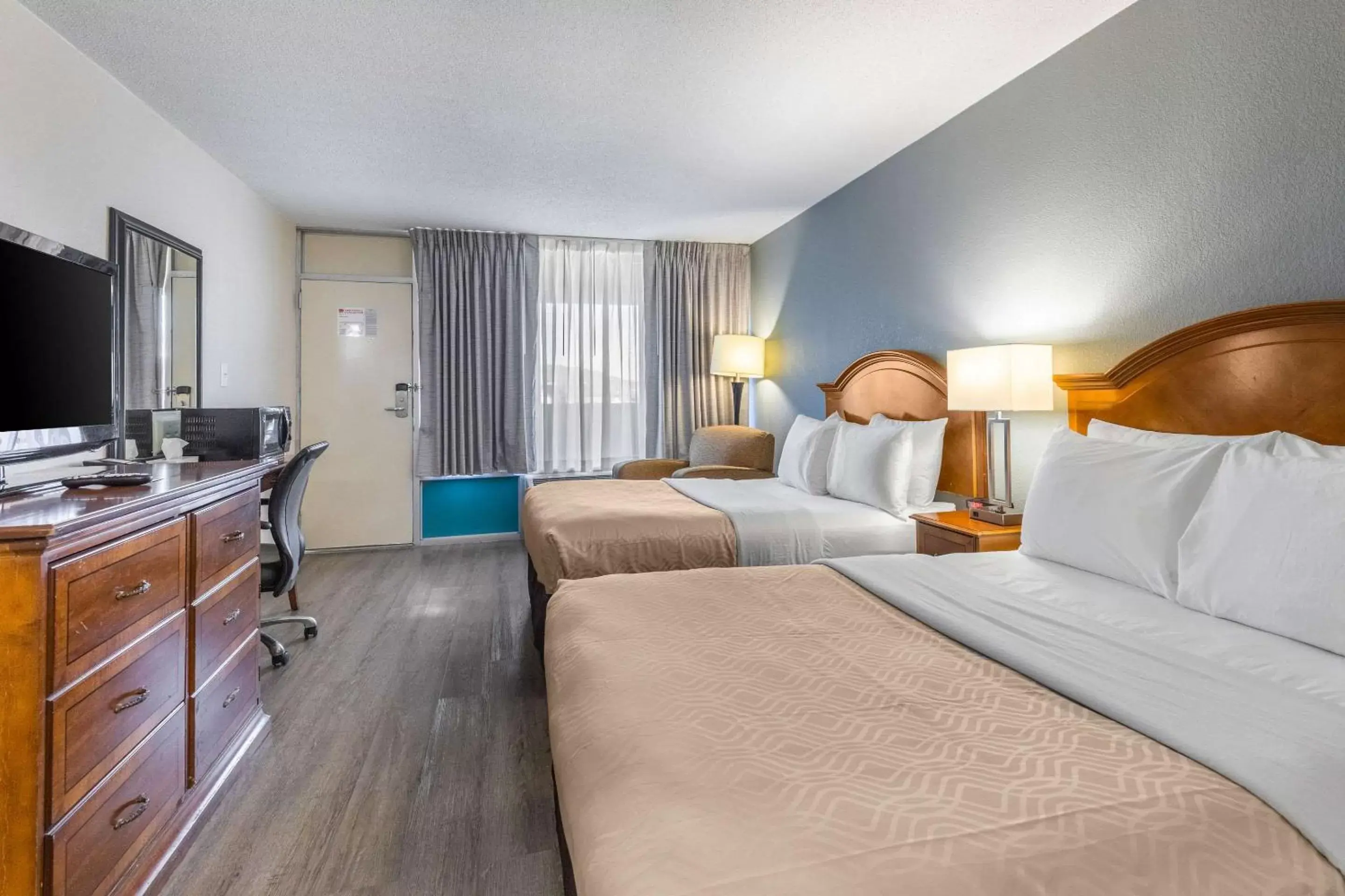 Photo of the whole room, Bed in Econo Lodge Middlesboro Photo of the whole room, Bed in Econo Lodge Middlesboro