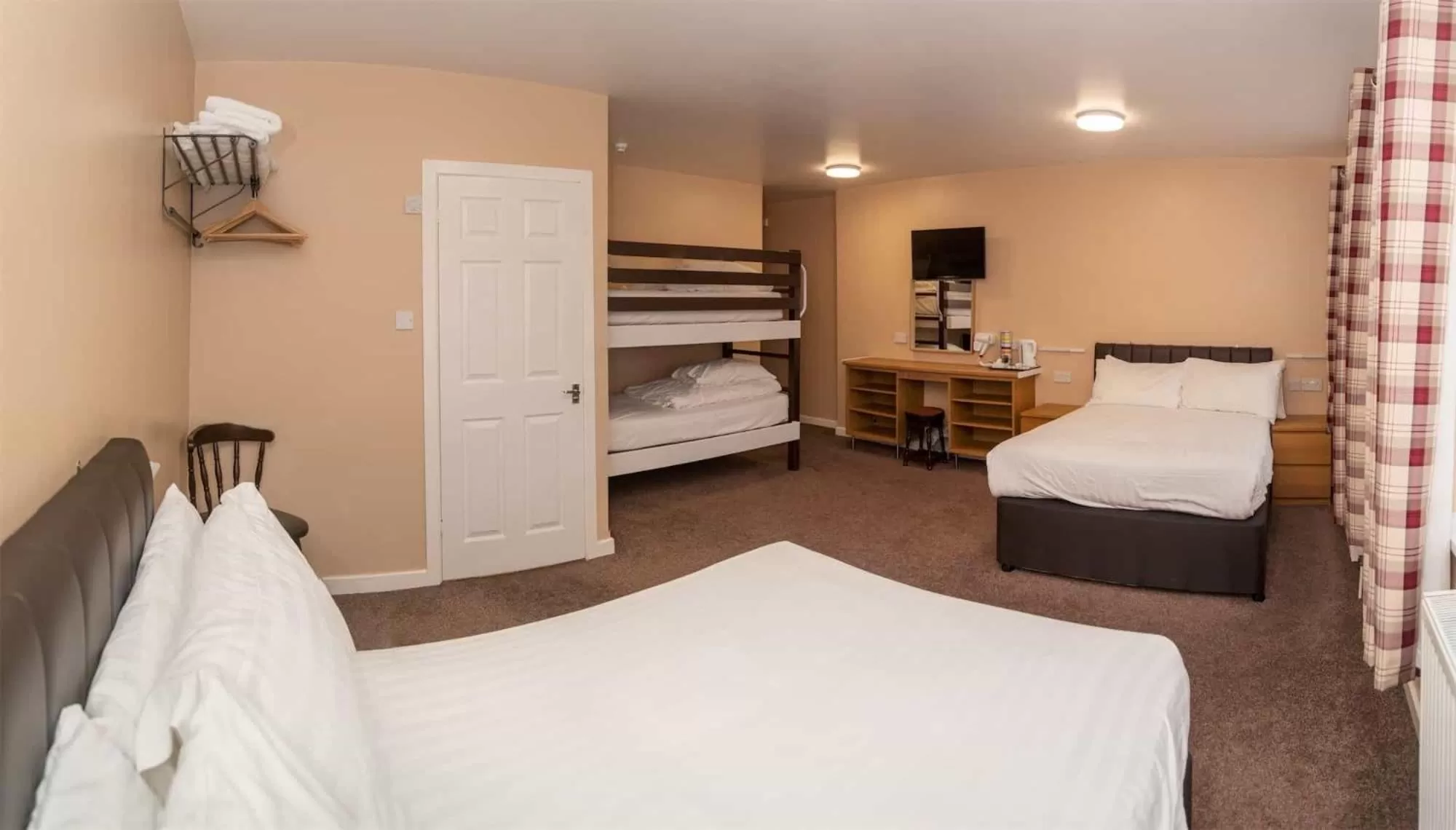 Bedroom, Bed in The Lawton