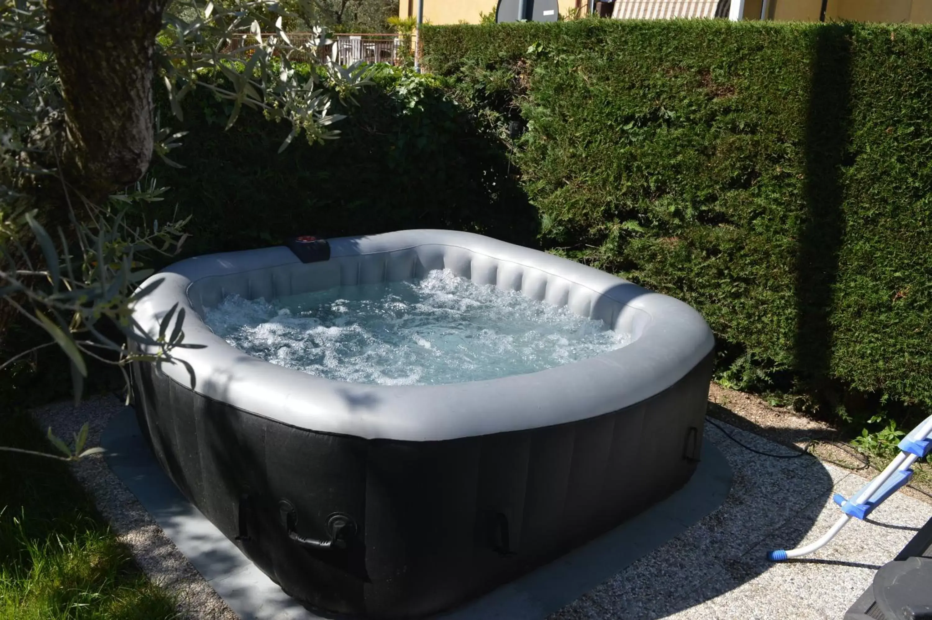 Hot Tub in Il Sole e la Luna B&B in Garda