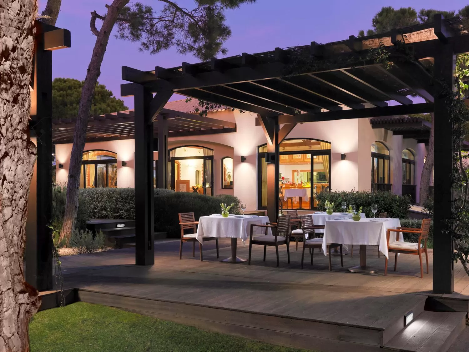 Restaurant/places to eat in Pine Cliffs Gardens