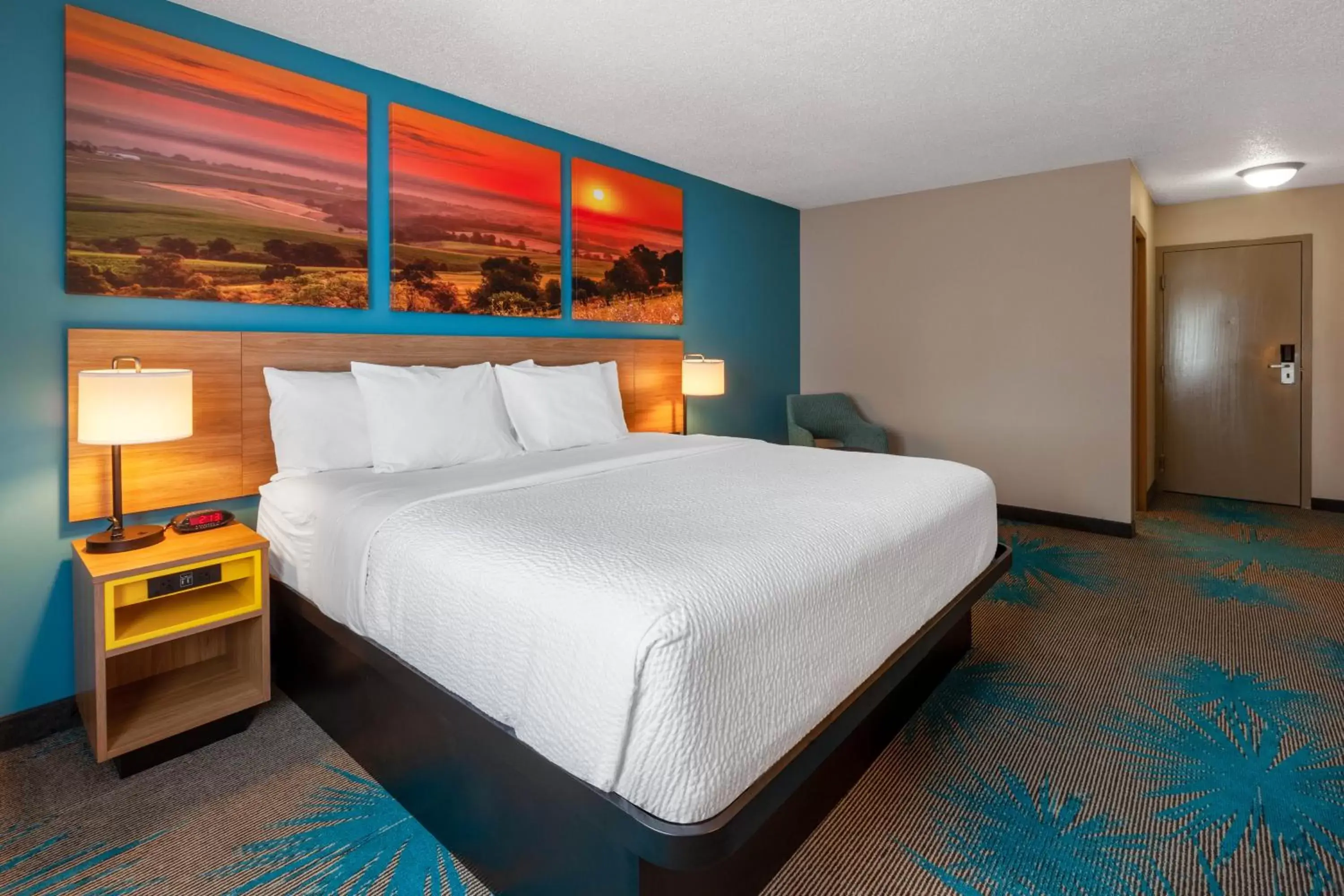 Bed in Days Inn by Wyndham Sandusky Cedar Point
