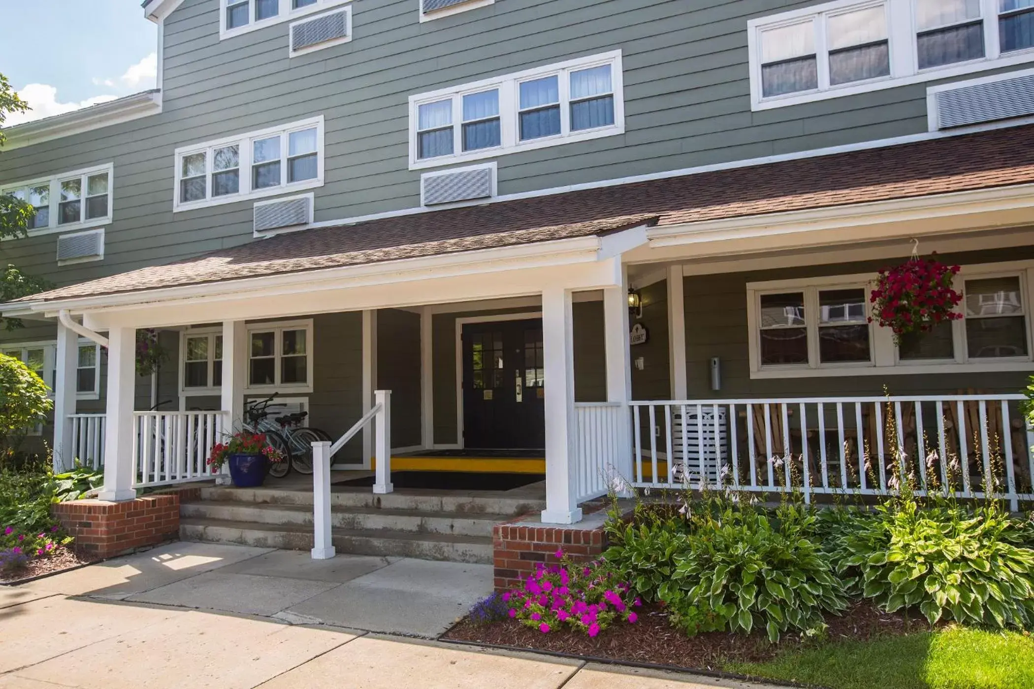 Facade/entrance, Property Building in Ivy Court Inn and Suites