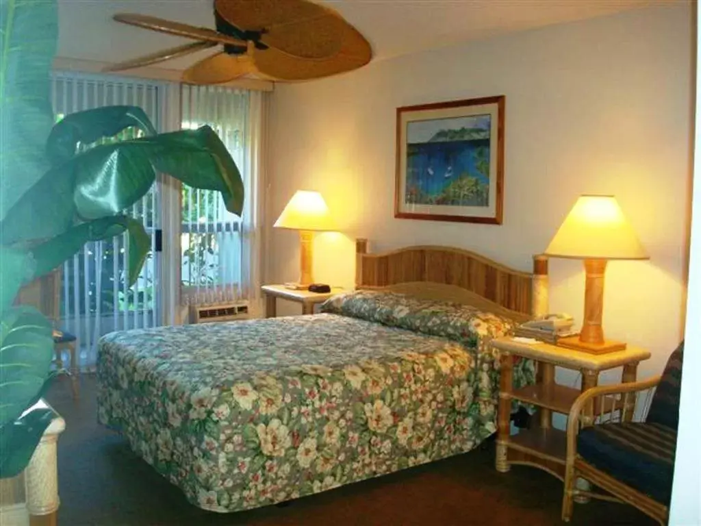 Photo of the whole room, Bed in Maui Banyan Vacation Club