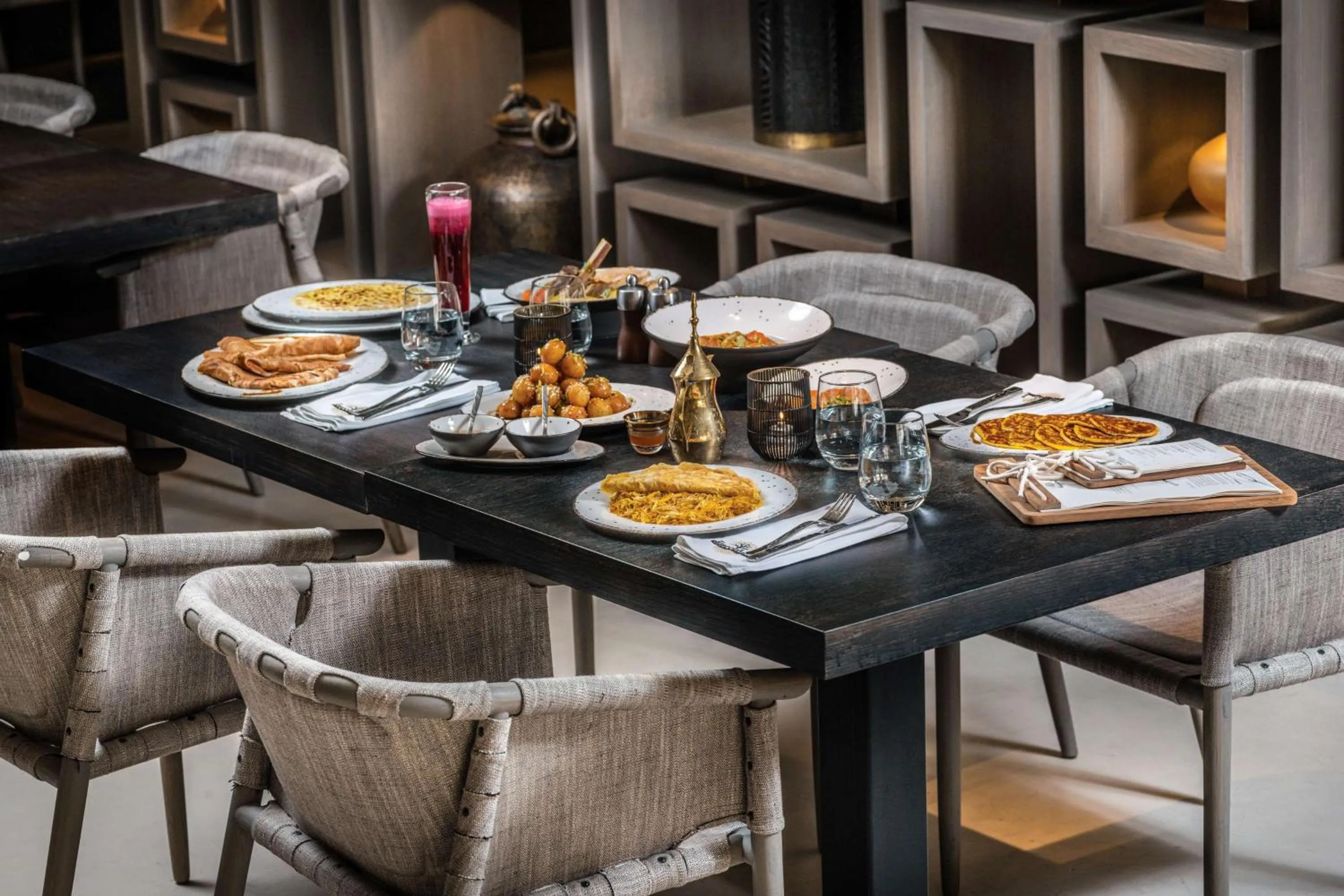 Restaurant/places to eat in Radisson Blu Hotel, Dubai Deira Creek