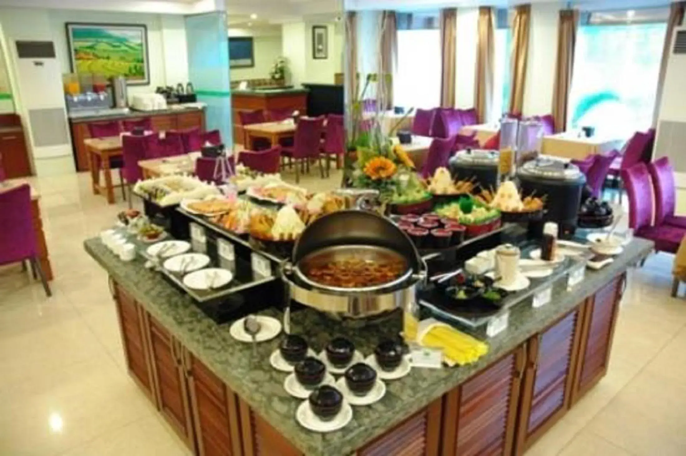 Buffet breakfast in Best Western Green Hill Hotel