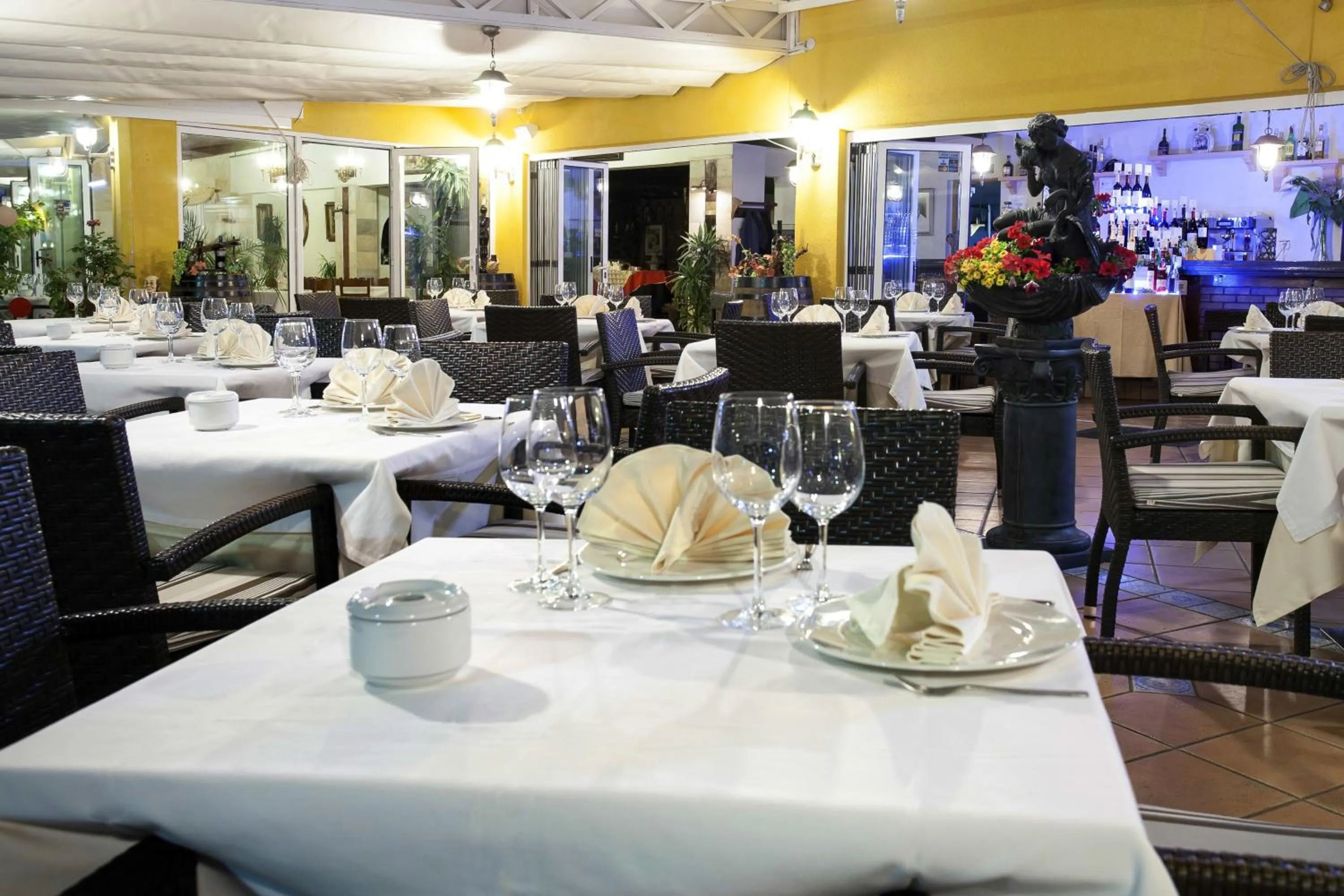 Restaurant/places to eat in Hotel Cupidor