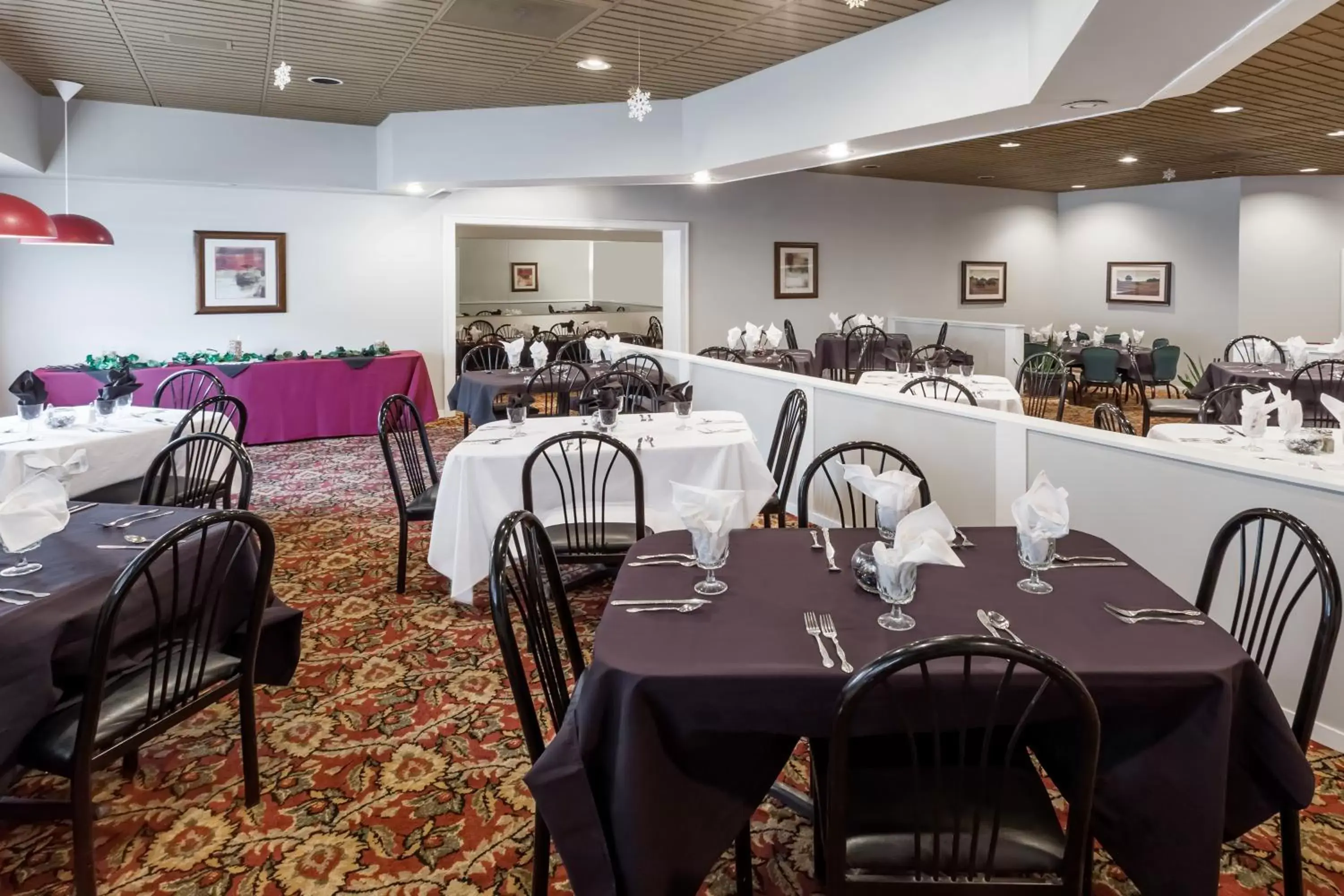 Dining area, Restaurant/Places to Eat in AmericInn by Wyndham Janesville