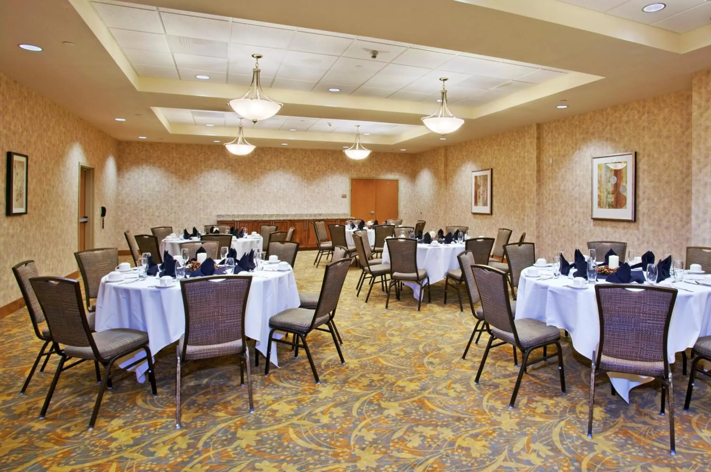 Banquet/Function facilities, Restaurant/Places to Eat in Holiday Inn Laramie, an IHG Hotel