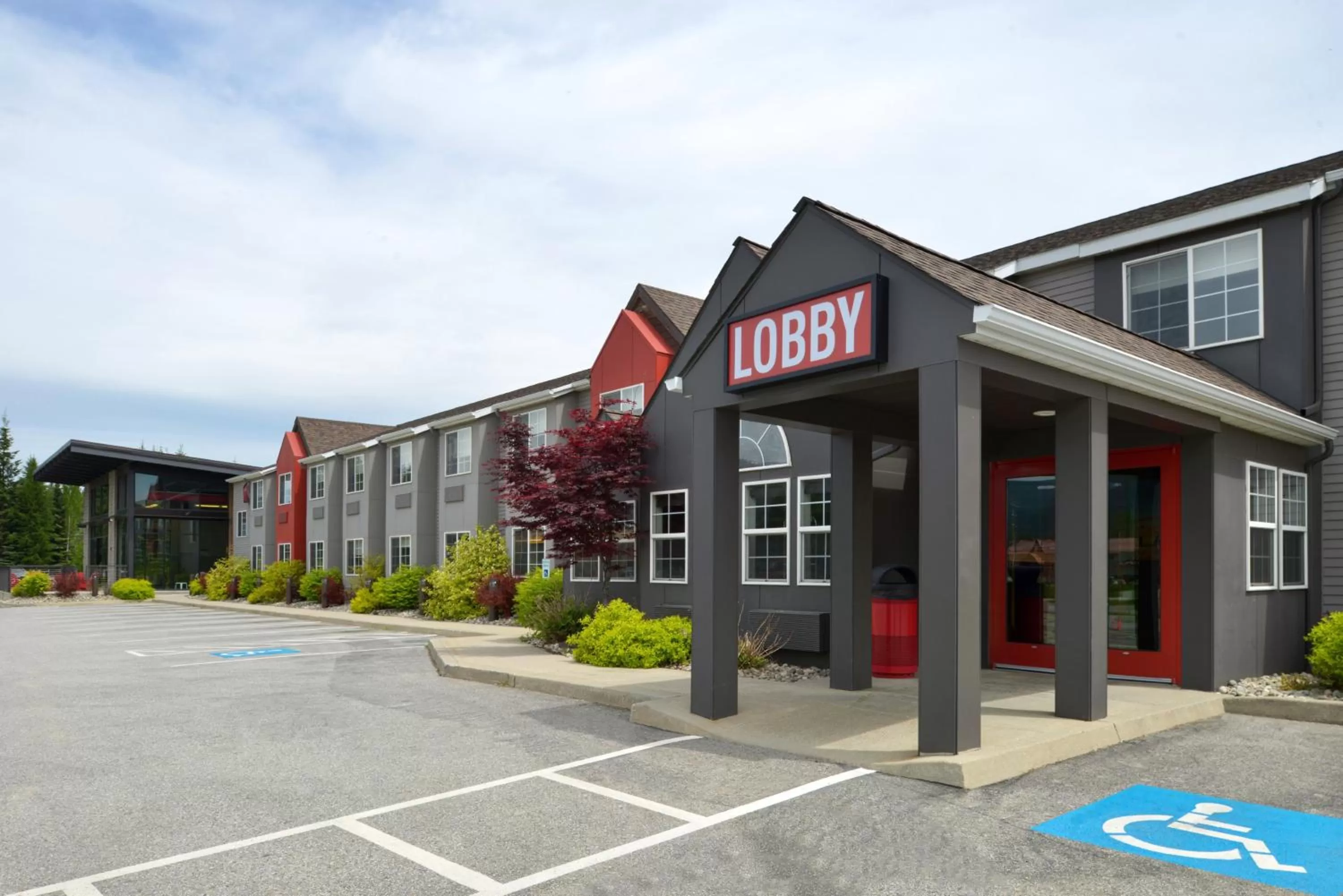 Facade/entrance in Hotel Ruby Sandpoint
