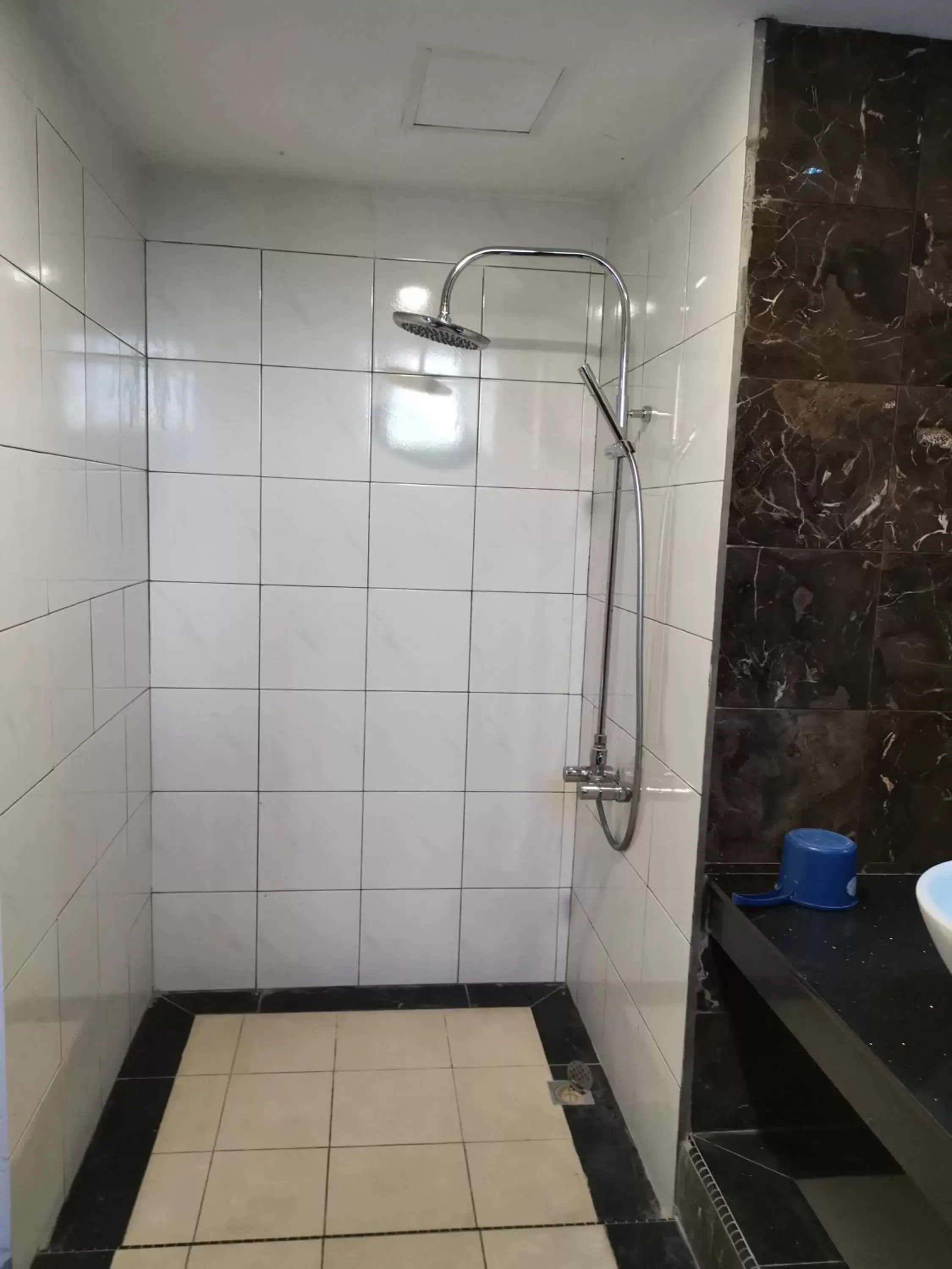 Shower, Bathroom in Fratini's Hotel Labuan