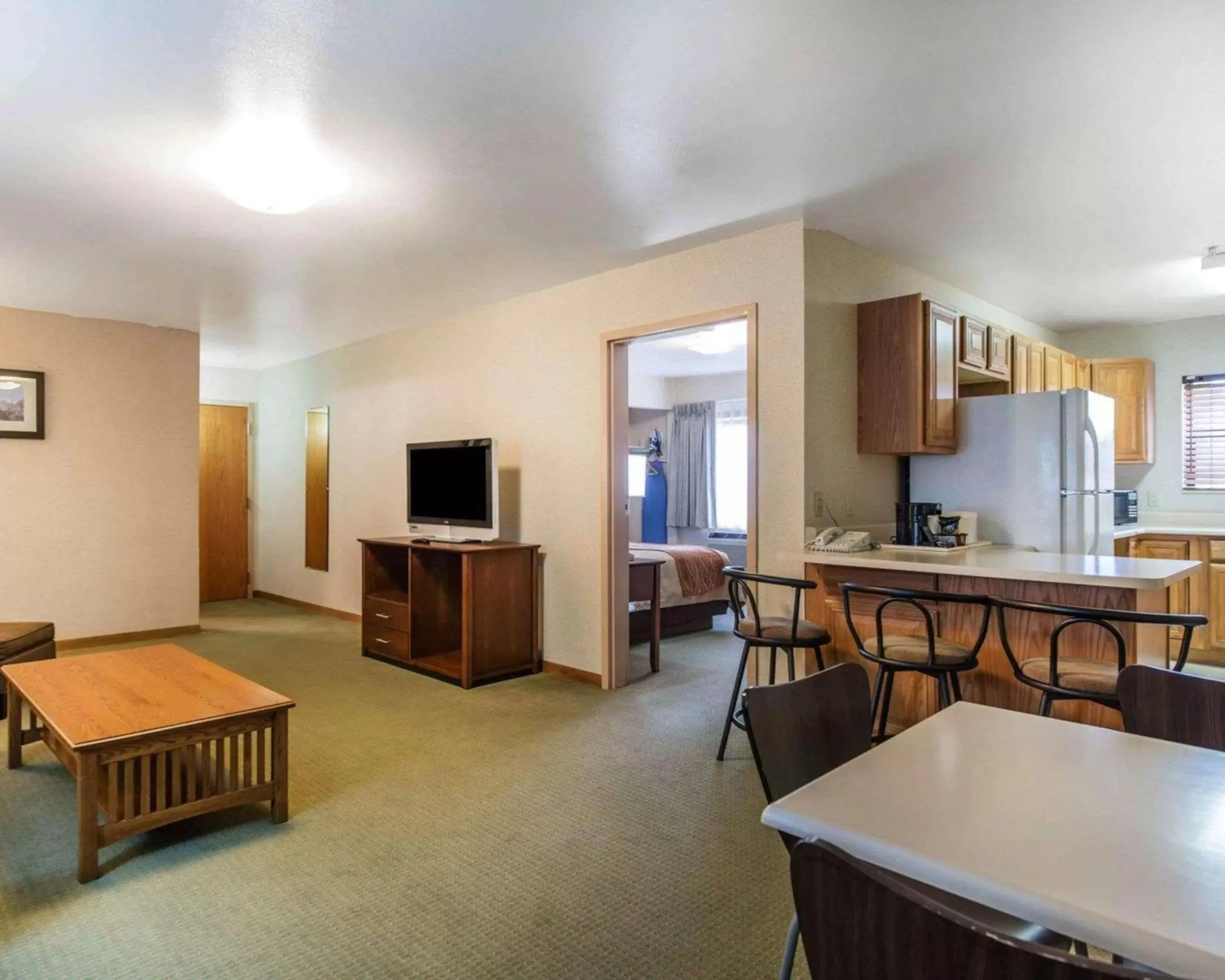 Photo of the whole room, TV/Entertainment Center in Comfort Inn Salida