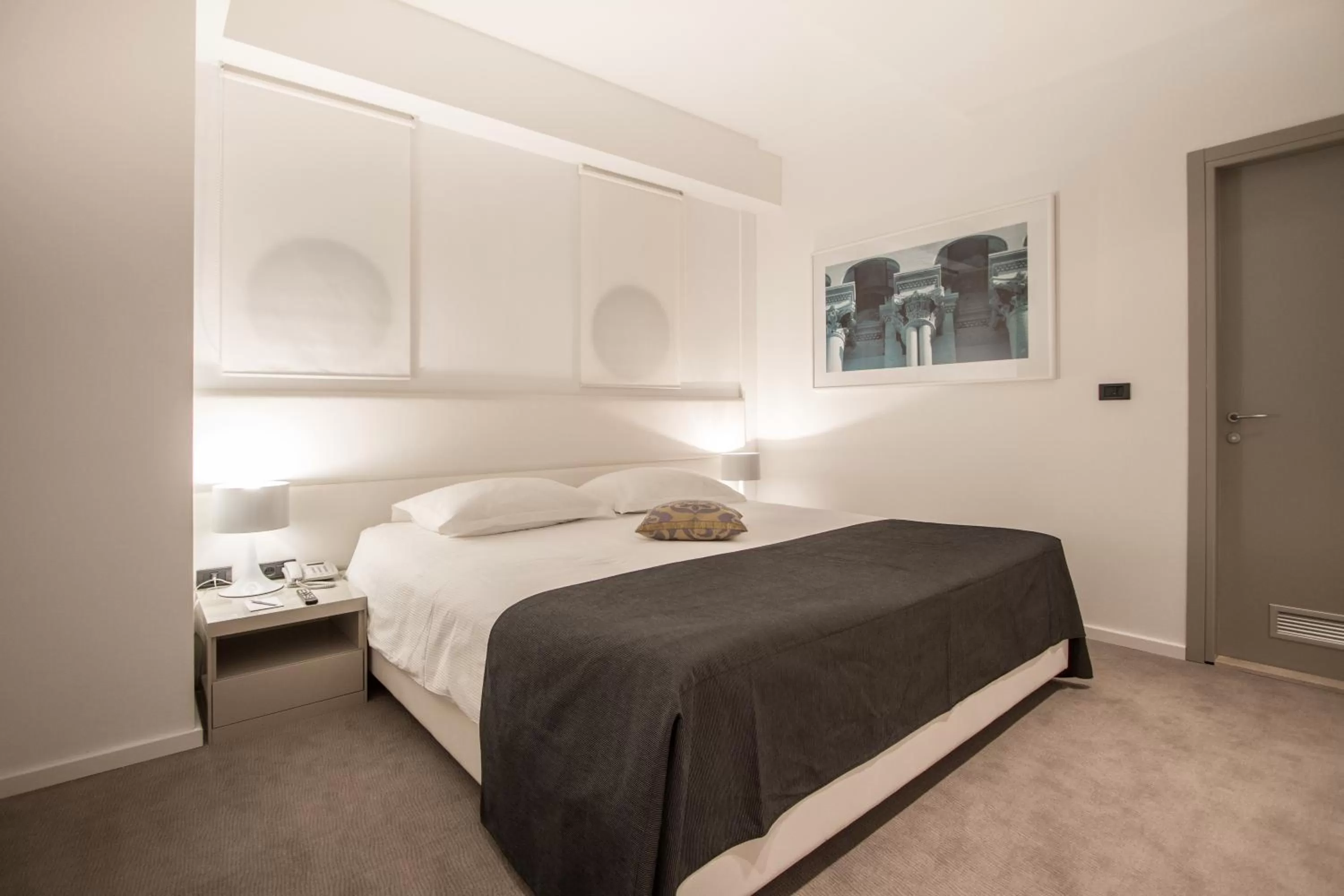 Bedroom, Bed in Hotel Atrium