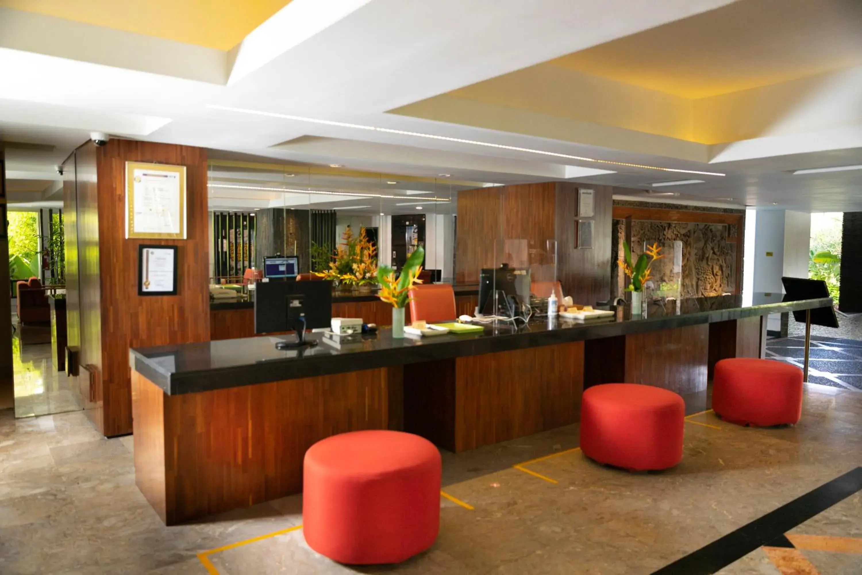 Lobby or reception, Restaurant/Places to Eat in Prime Plaza Suites Sanur – Bali