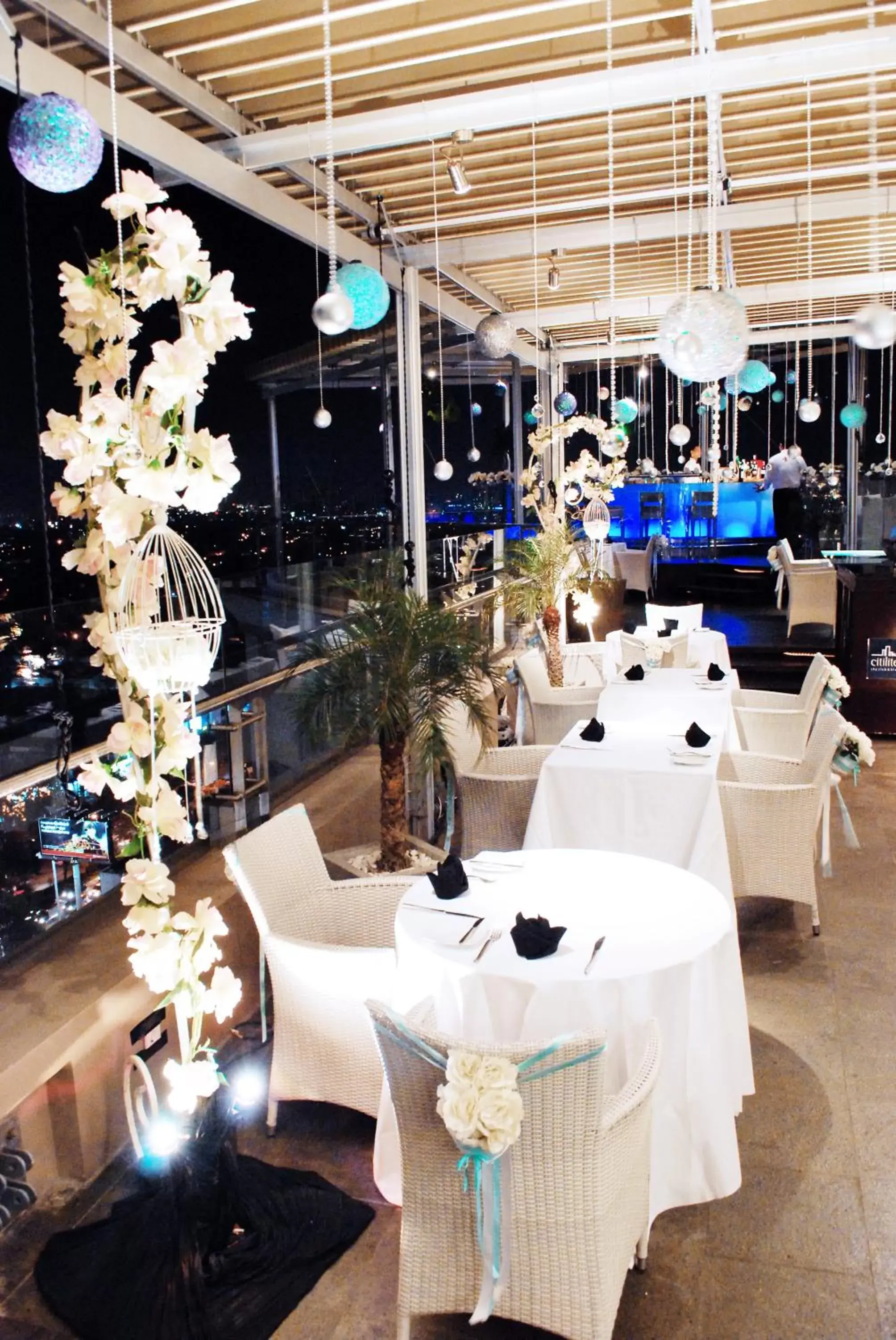 Restaurant/places to eat in Java Paragon Hotel & Residences Restaurant/places to eat in Java Paragon Hotel & Residences