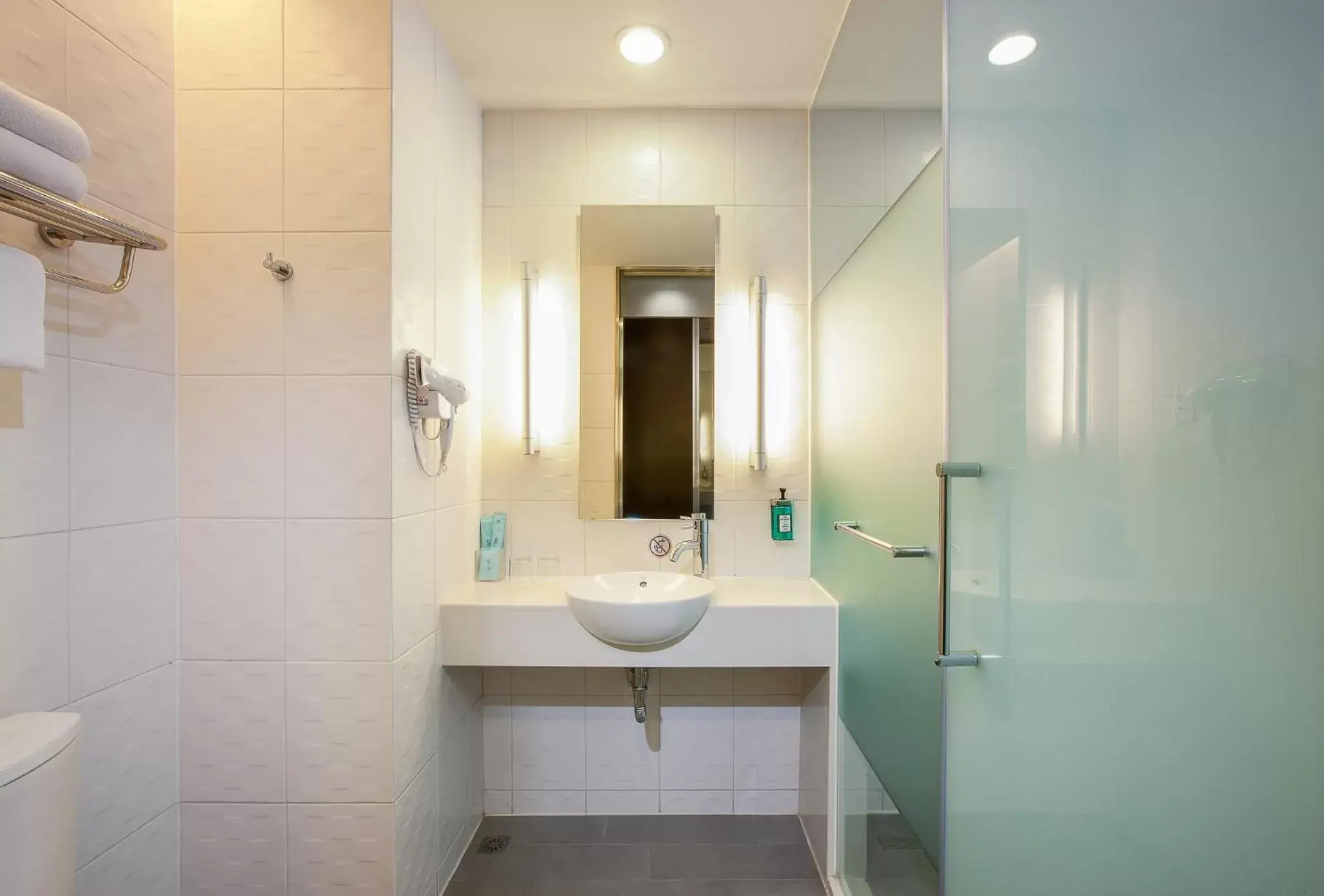 Bathroom in Holiday Inn Express Taichung Park, an IHG Hotel