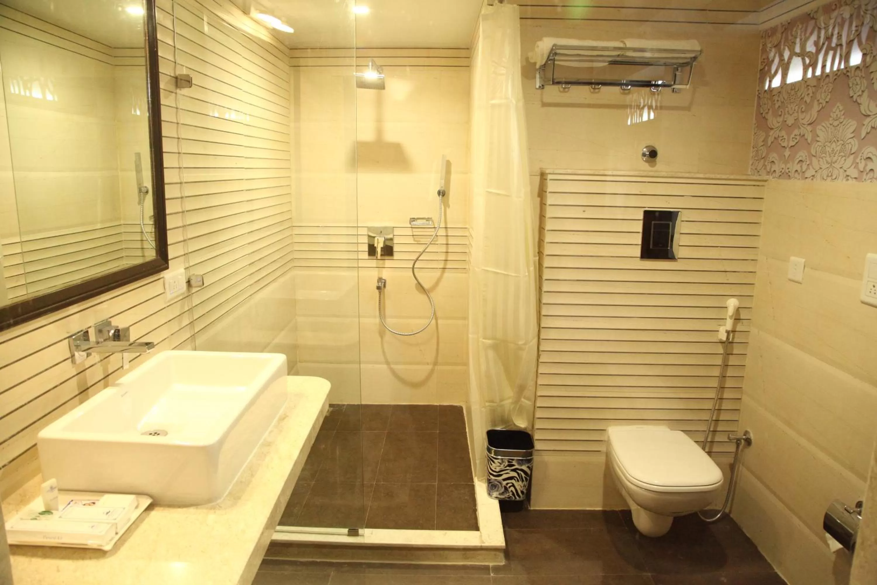 Bathroom in Hotel Emerald