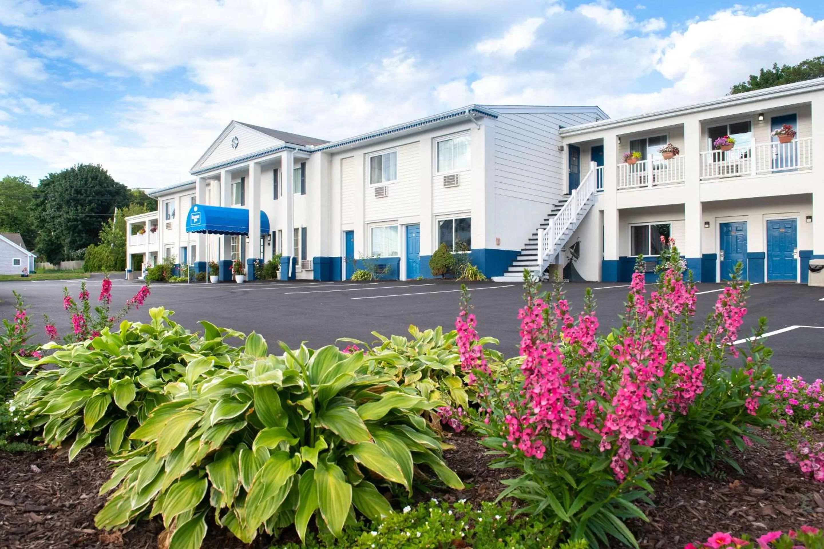 Property building in Rodeway Inn Middletown - Newport