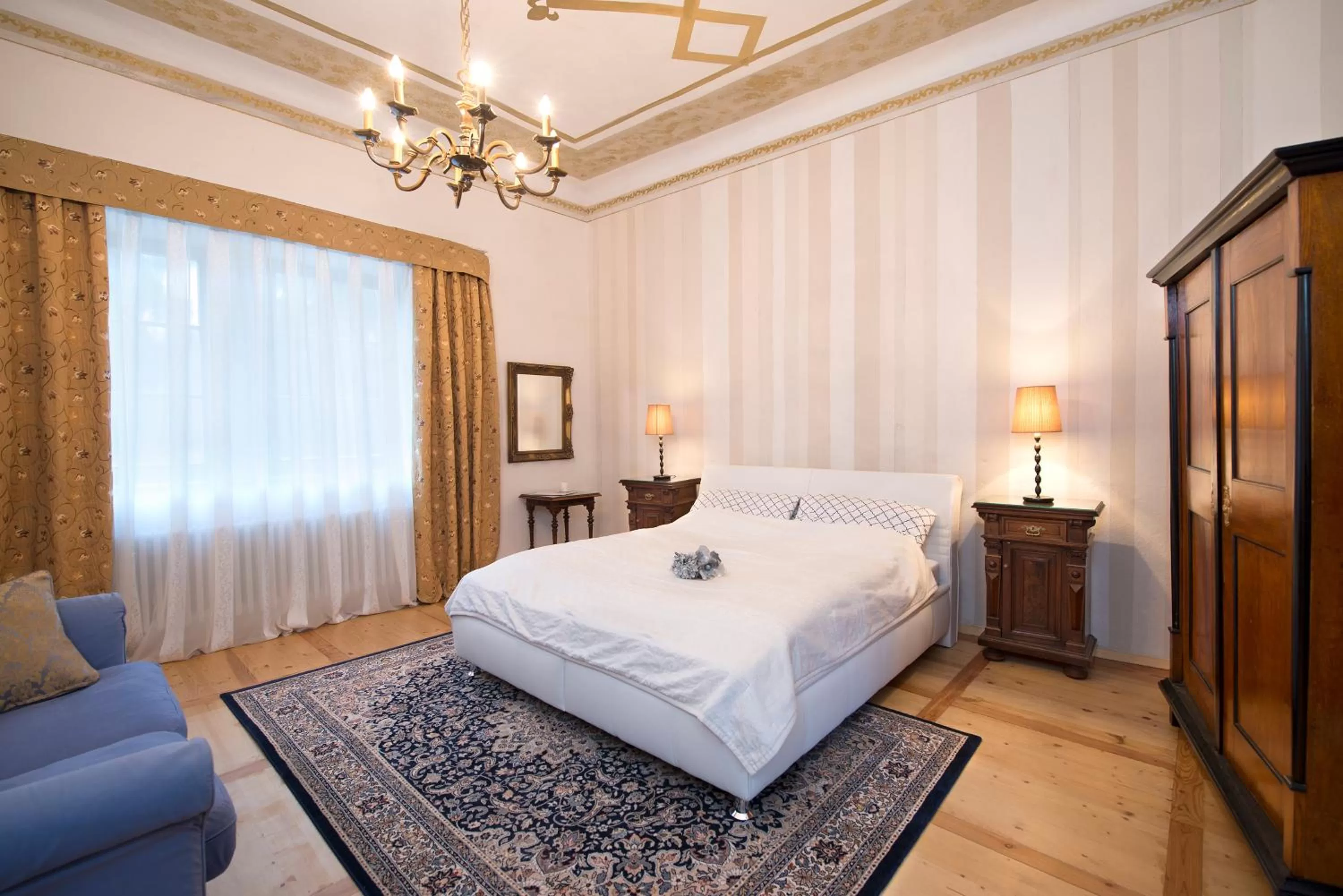 Photo of the whole room, Bed in Chateau GrandCastle