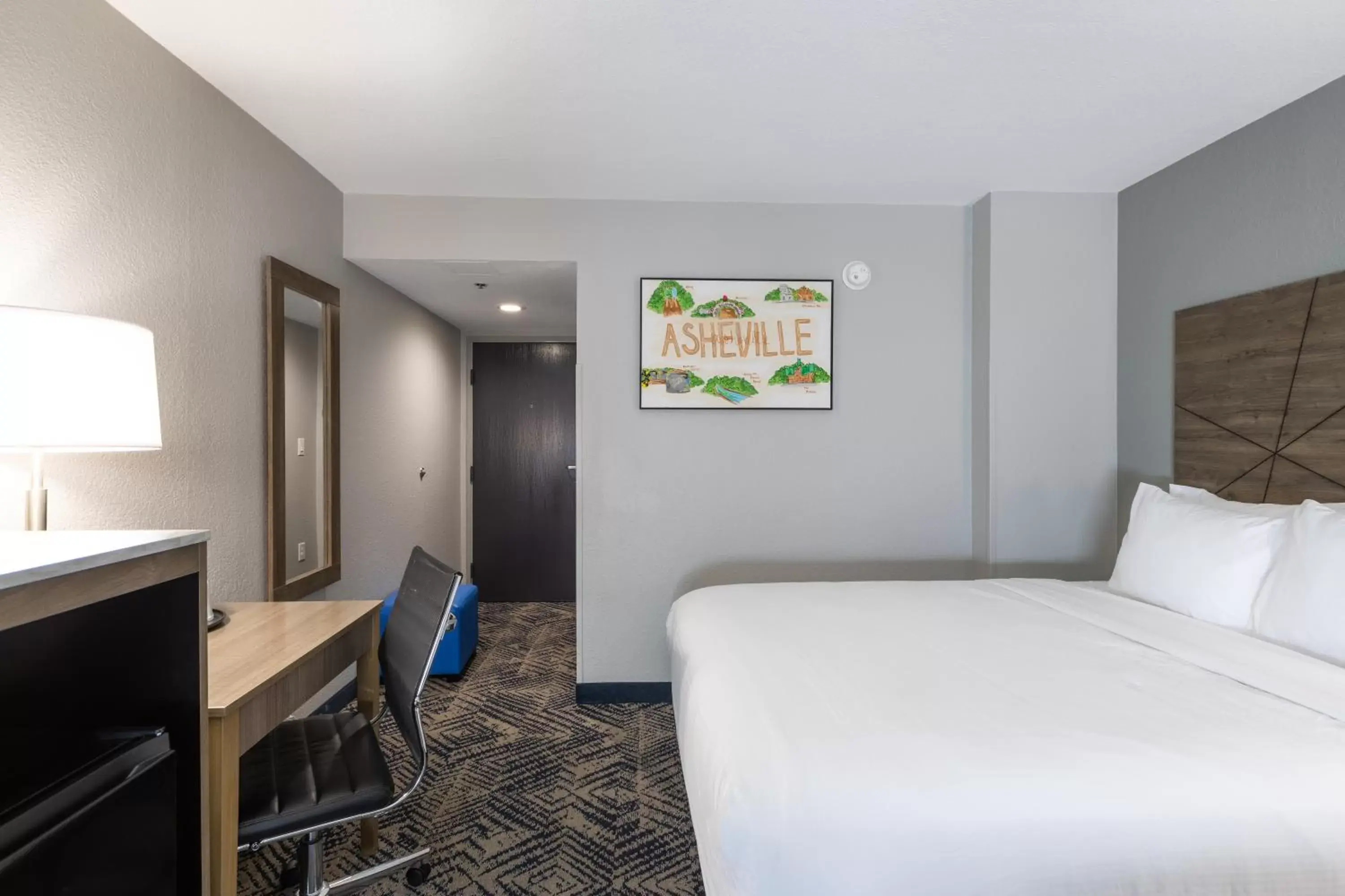 Bedroom, Bed in Rodeway Inn & Suites near Outlet Mall - Asheville