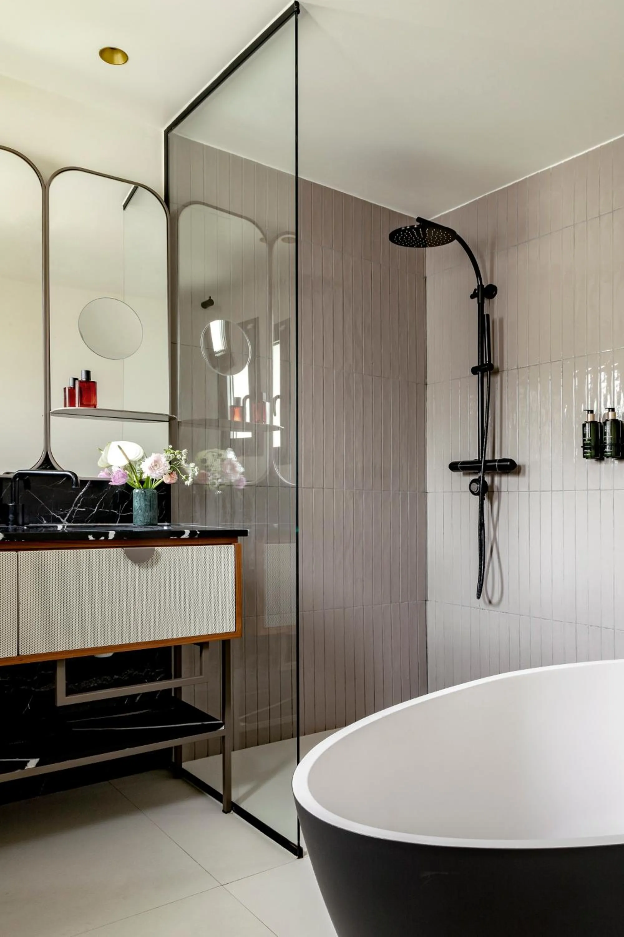 Shower in Villa Marquis a Member of Melia Collection Tour Eiffel