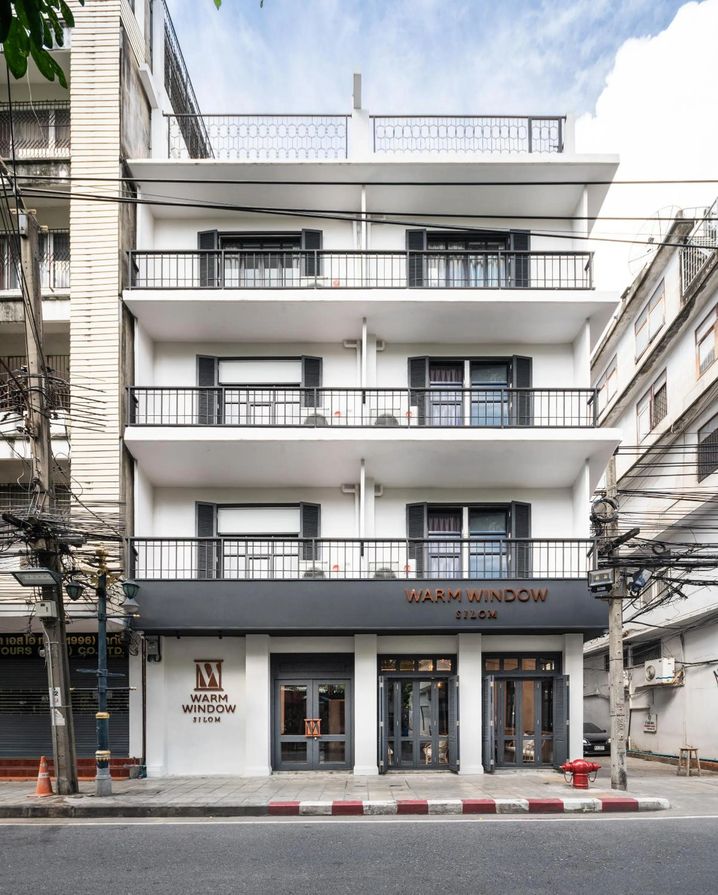 Property building in Warm Window Silom