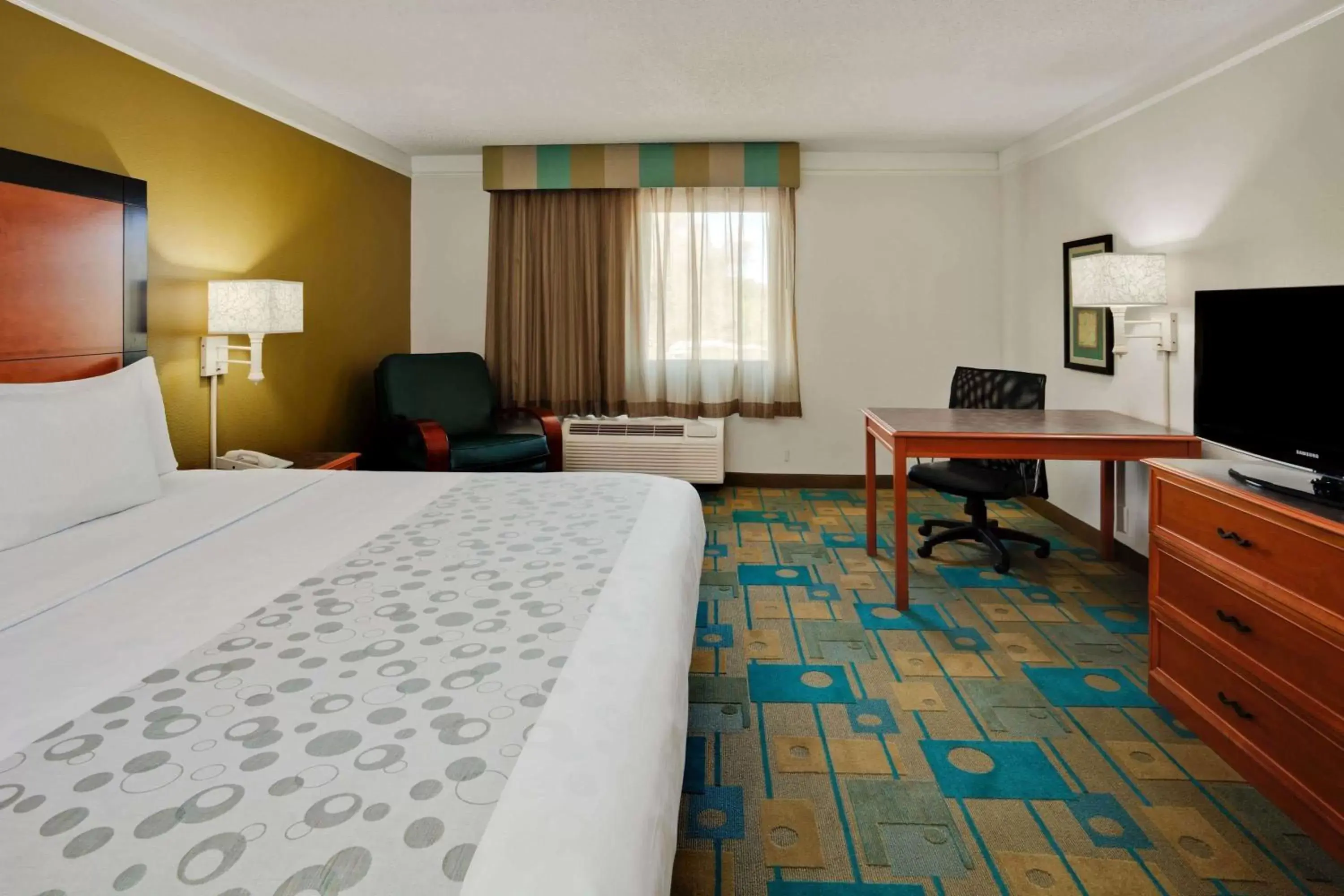 Photo of the whole room in La Quinta by Wyndham St. Pete-Clearwater Airport