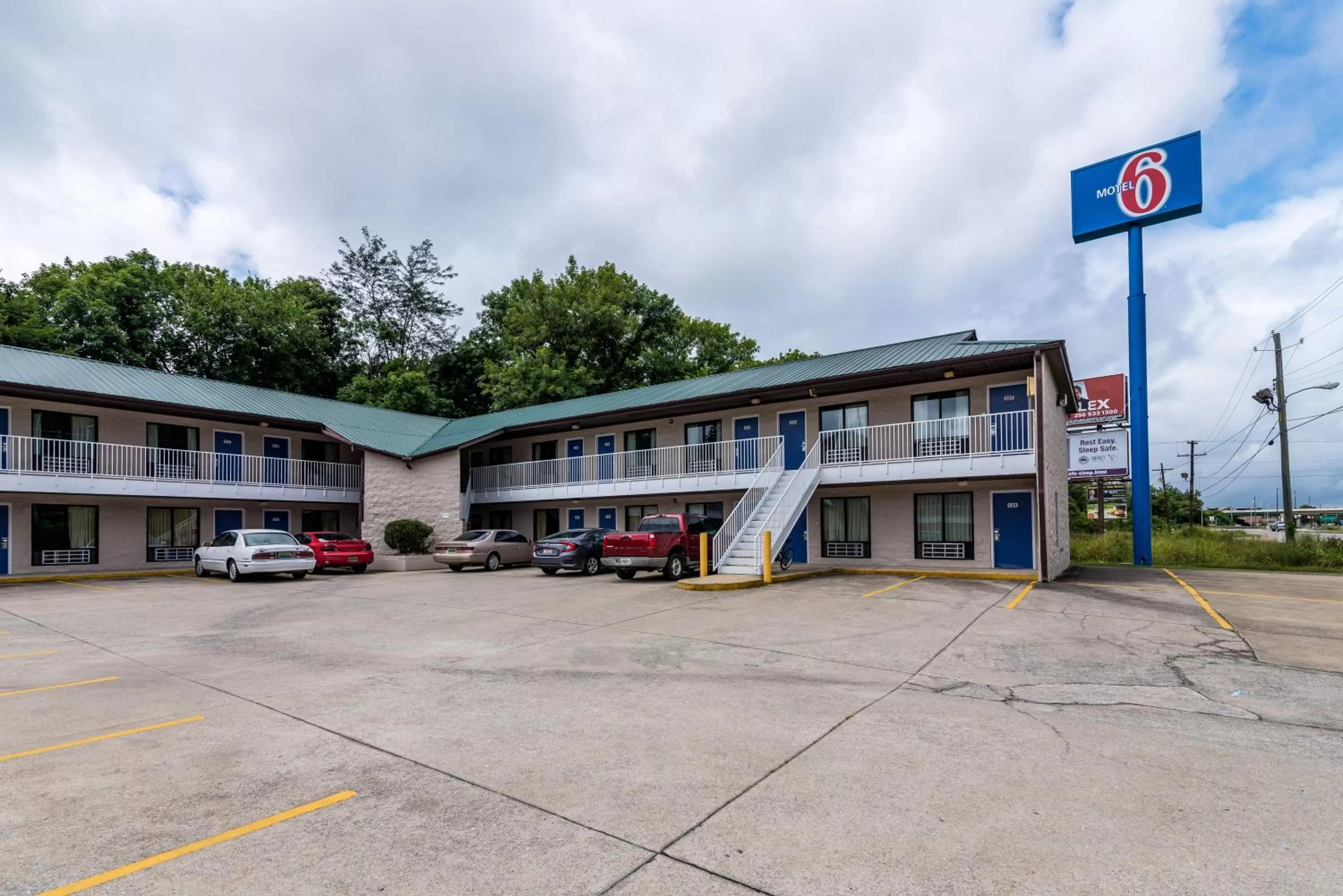 Facade/entrance in Motel 6-Attalla, AL