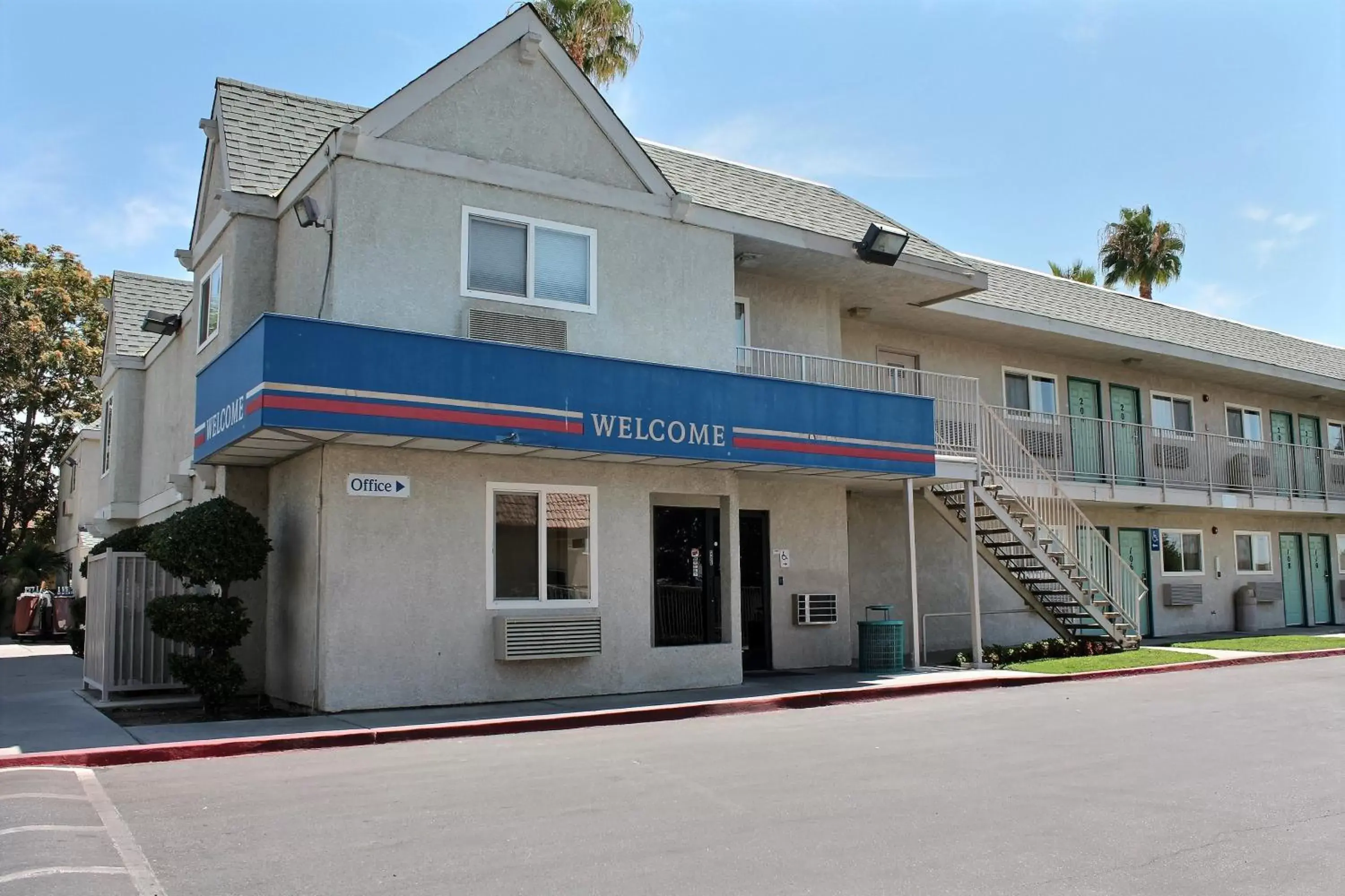 Facade/entrance, Property Building in Motel 6-Bakersfield, CA - East