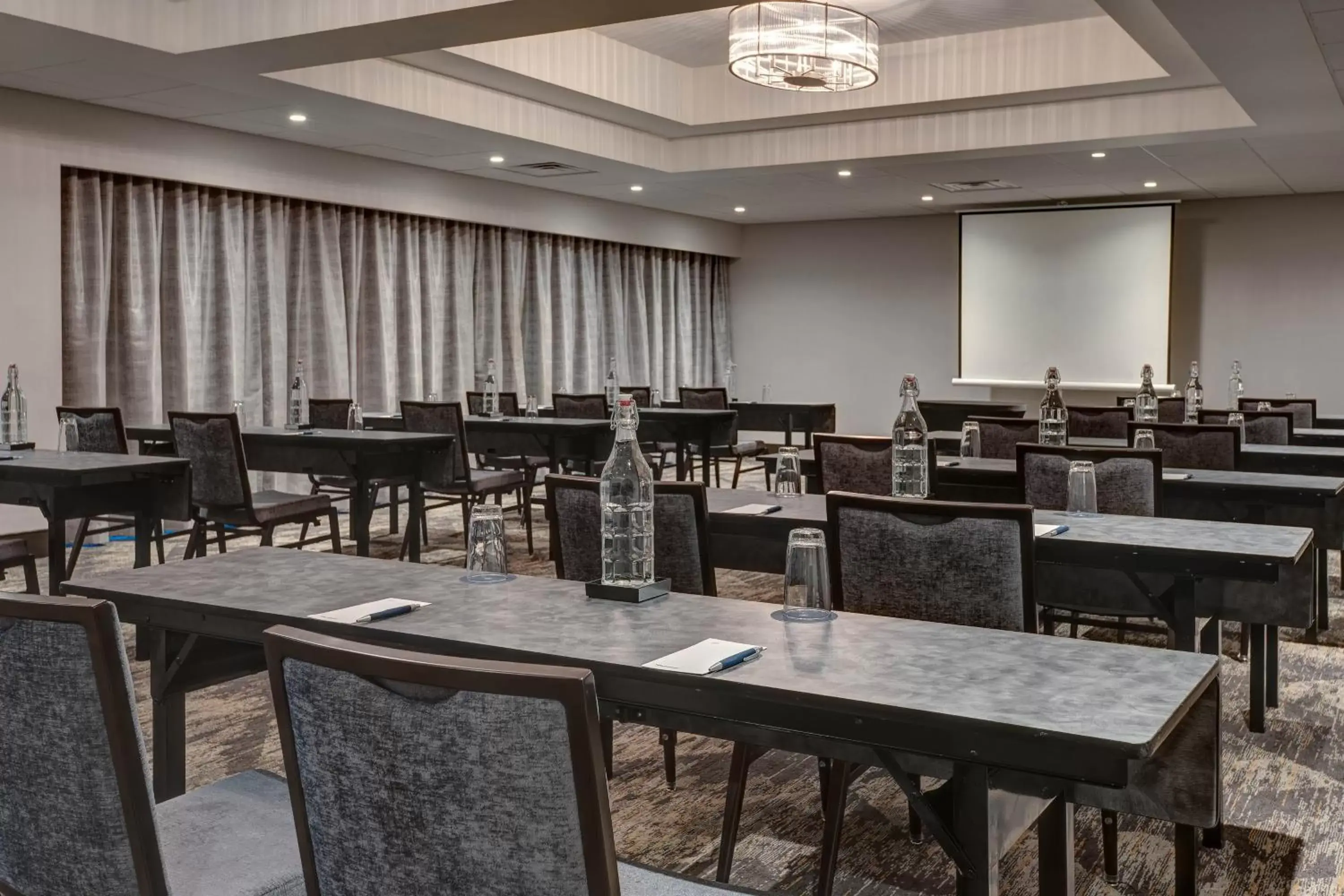 Meeting/conference room in Sheraton Eatontown Hotel