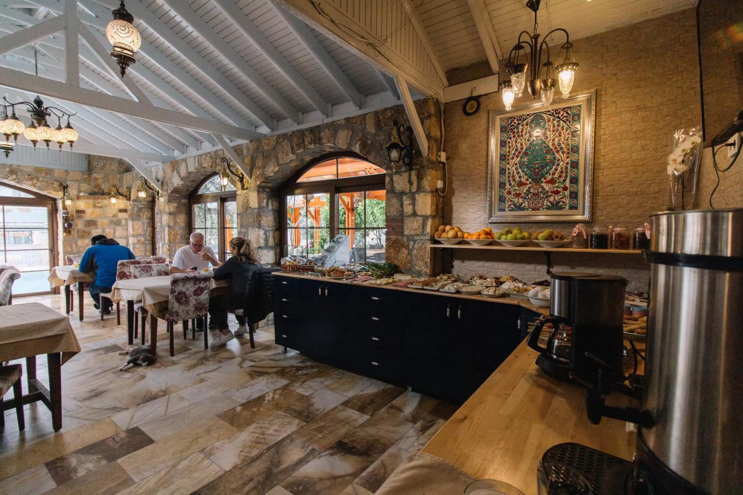 Nightclub / DJ in Melrose Pansiyon