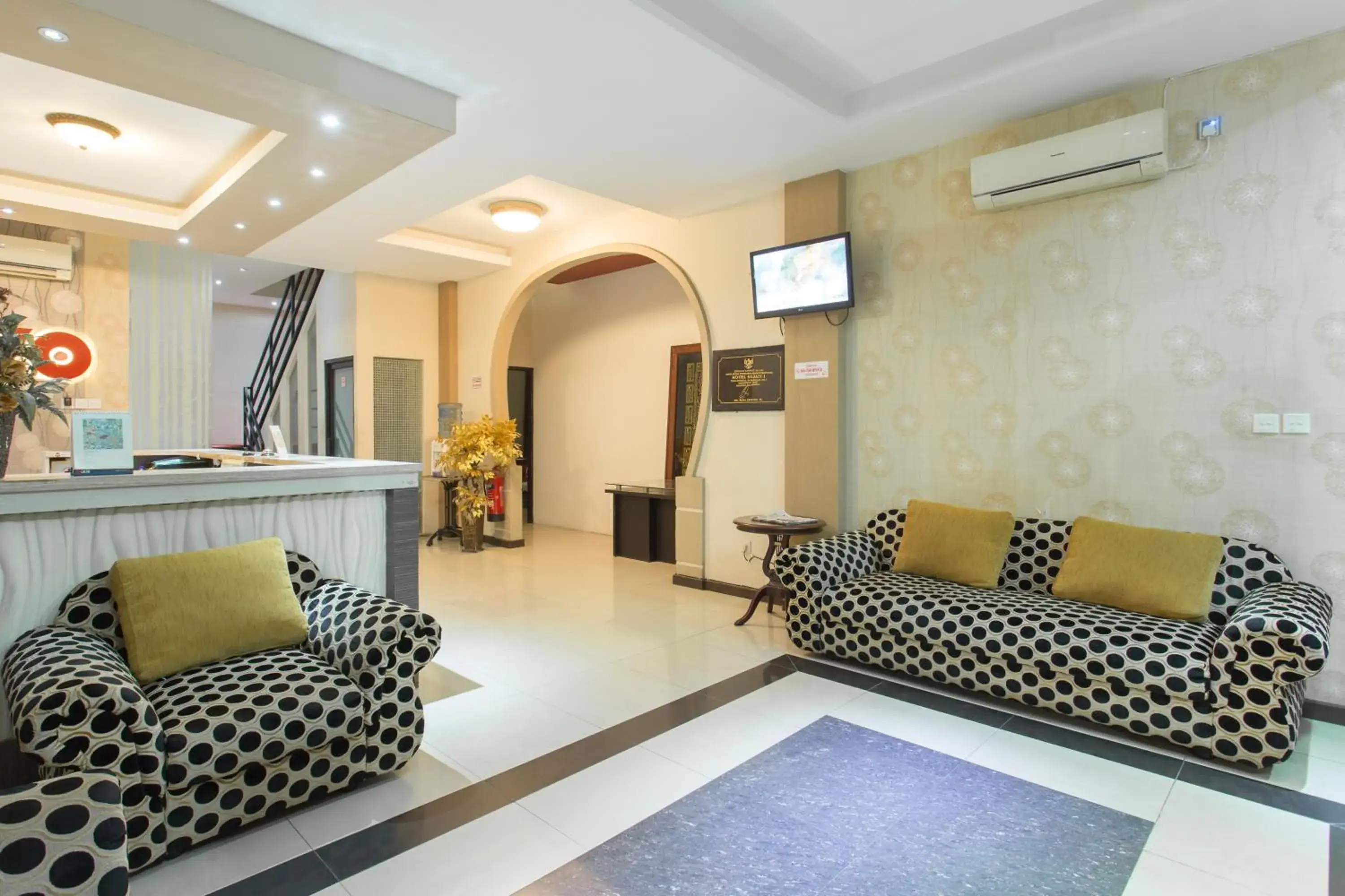 Lobby or reception, Seating Area in OYO 663 Hotel Sejati