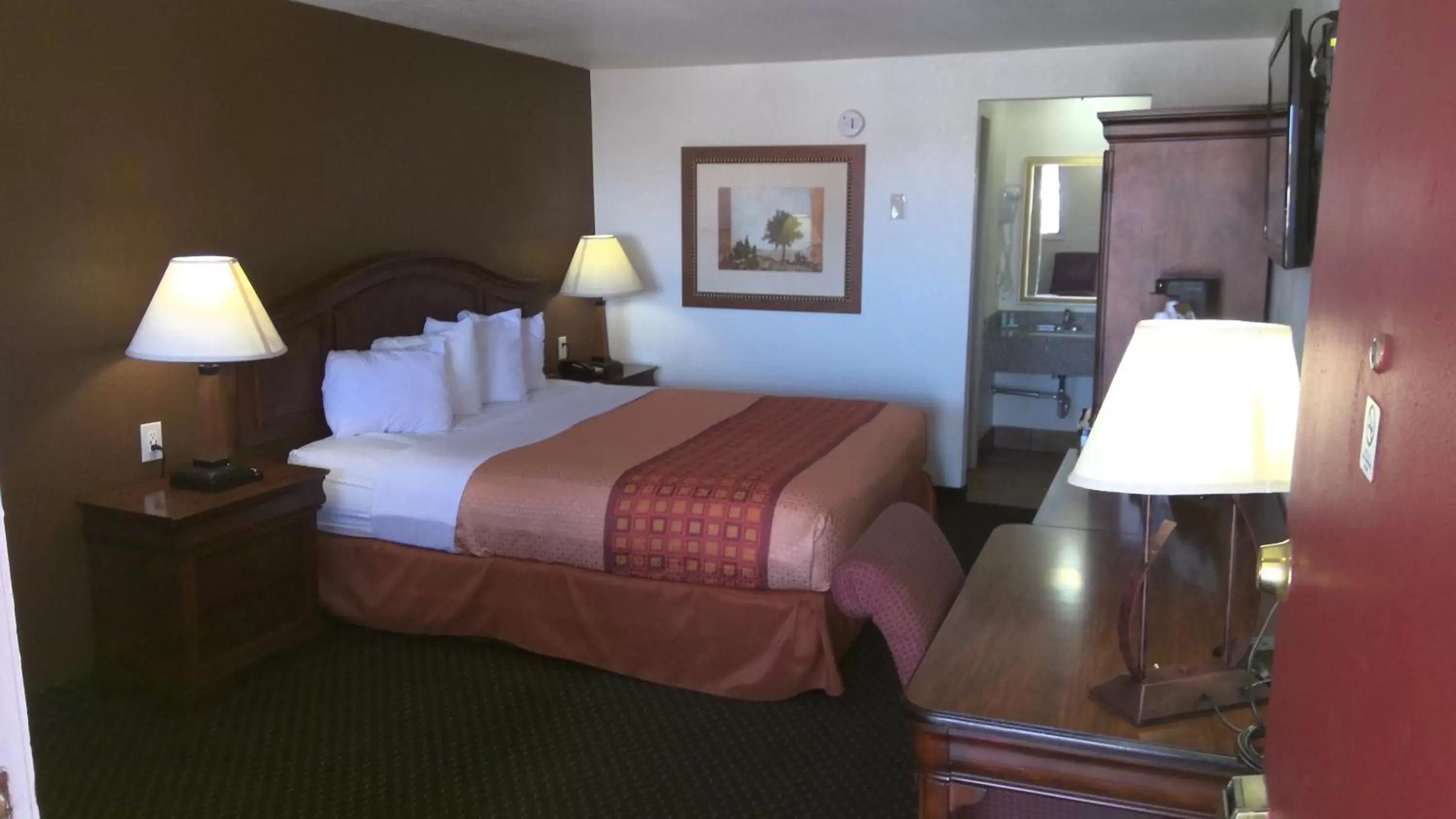 Photo of the whole room, Bed in 1st Interstate Inn Montrose