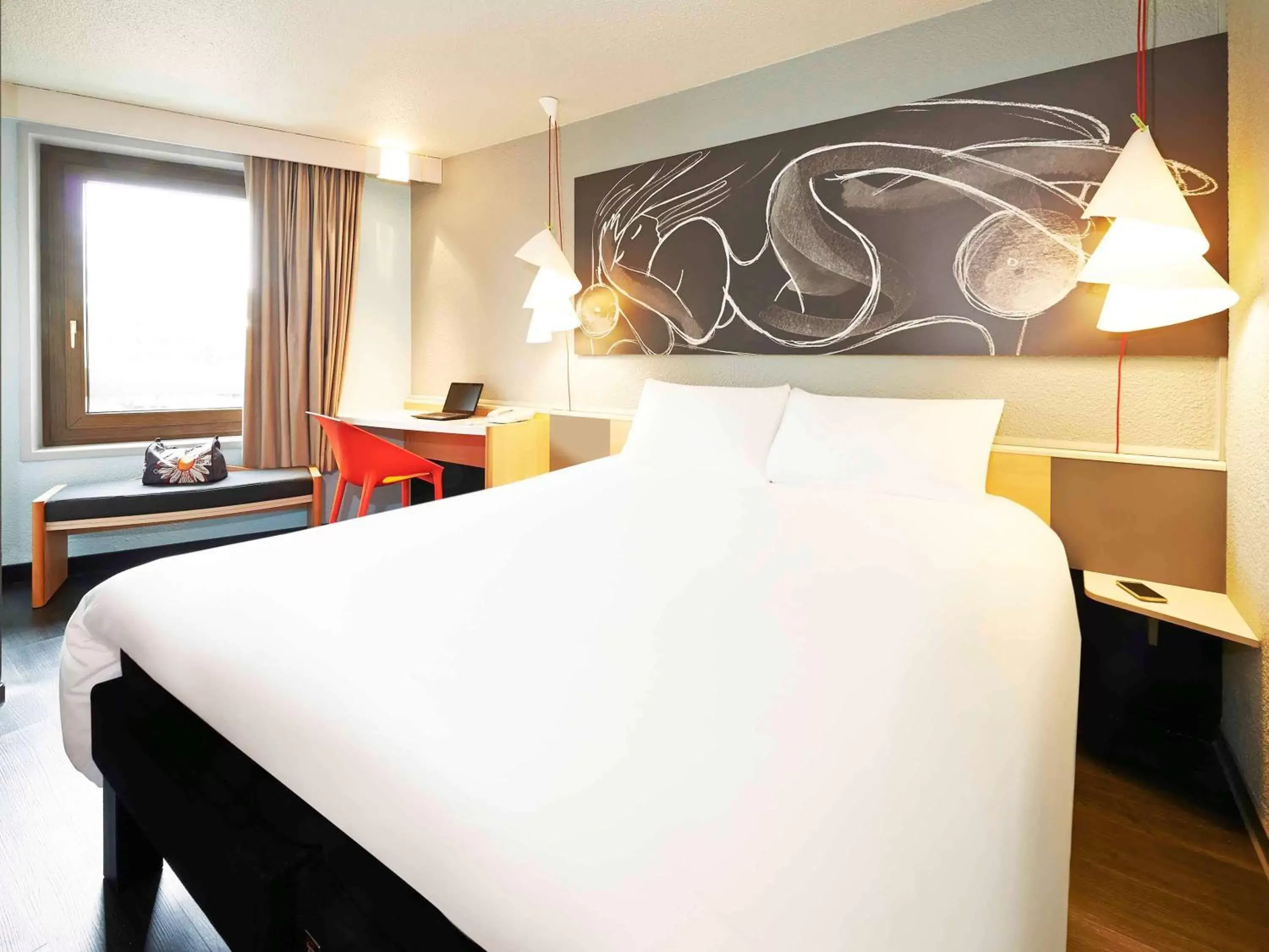 Photo of the whole room, Bed in ibis Strasbourg Centre Historique