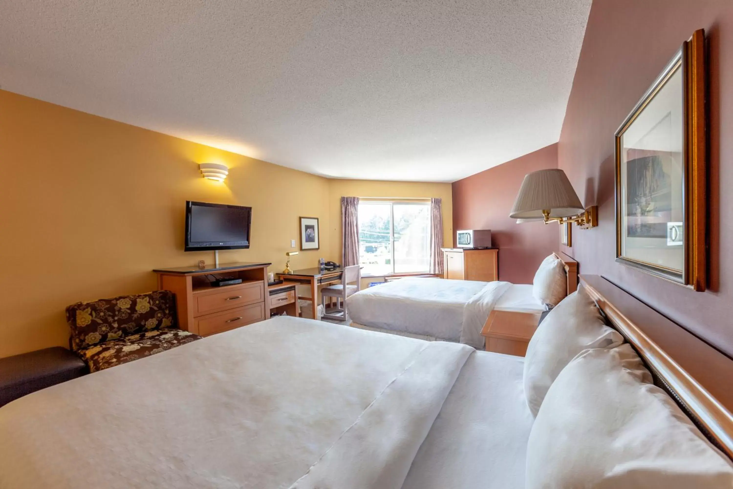 Bedroom in Travelodge by Wyndham Parksville