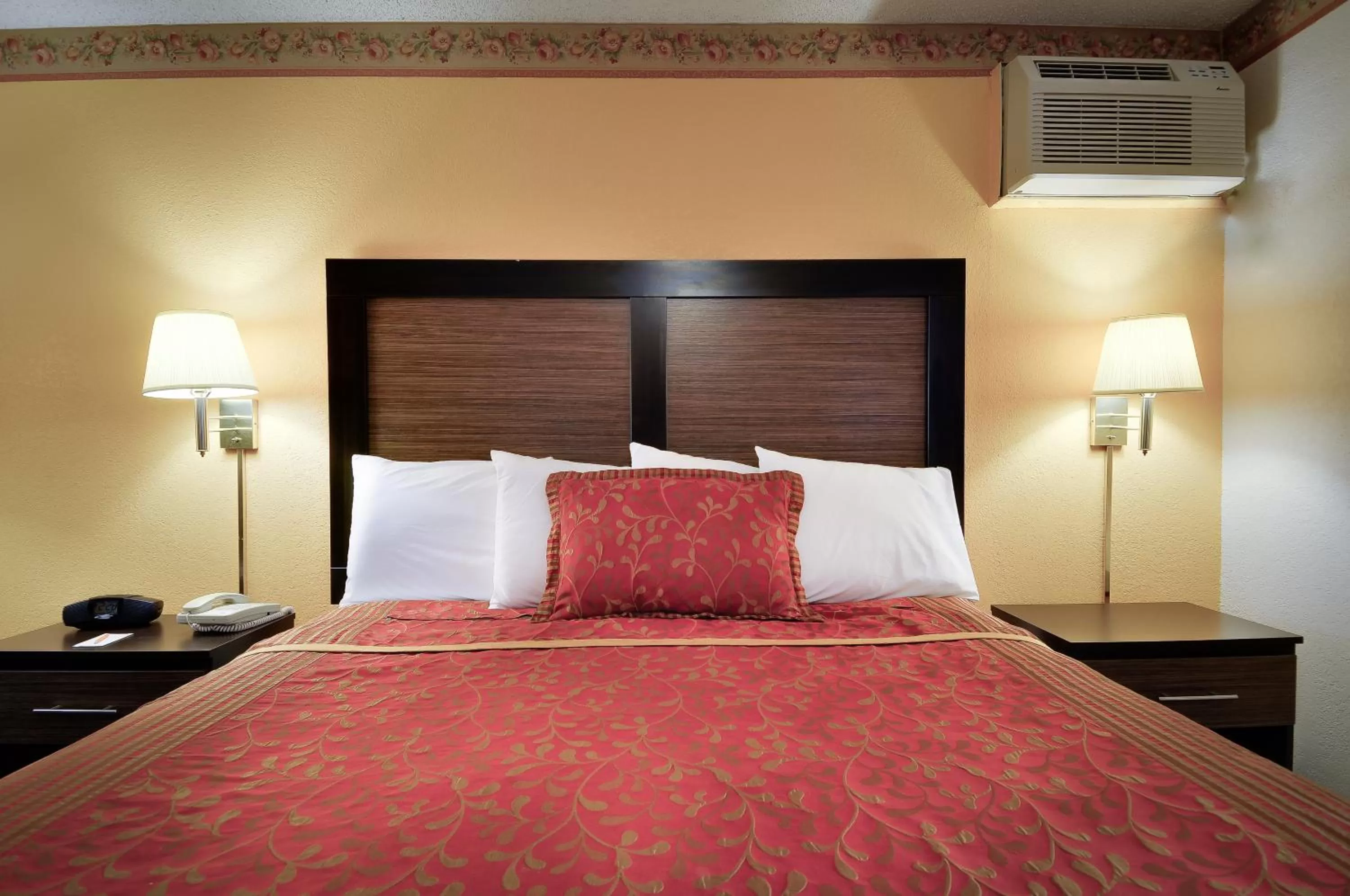 Bed in Vagabond Inn Sunnyvale