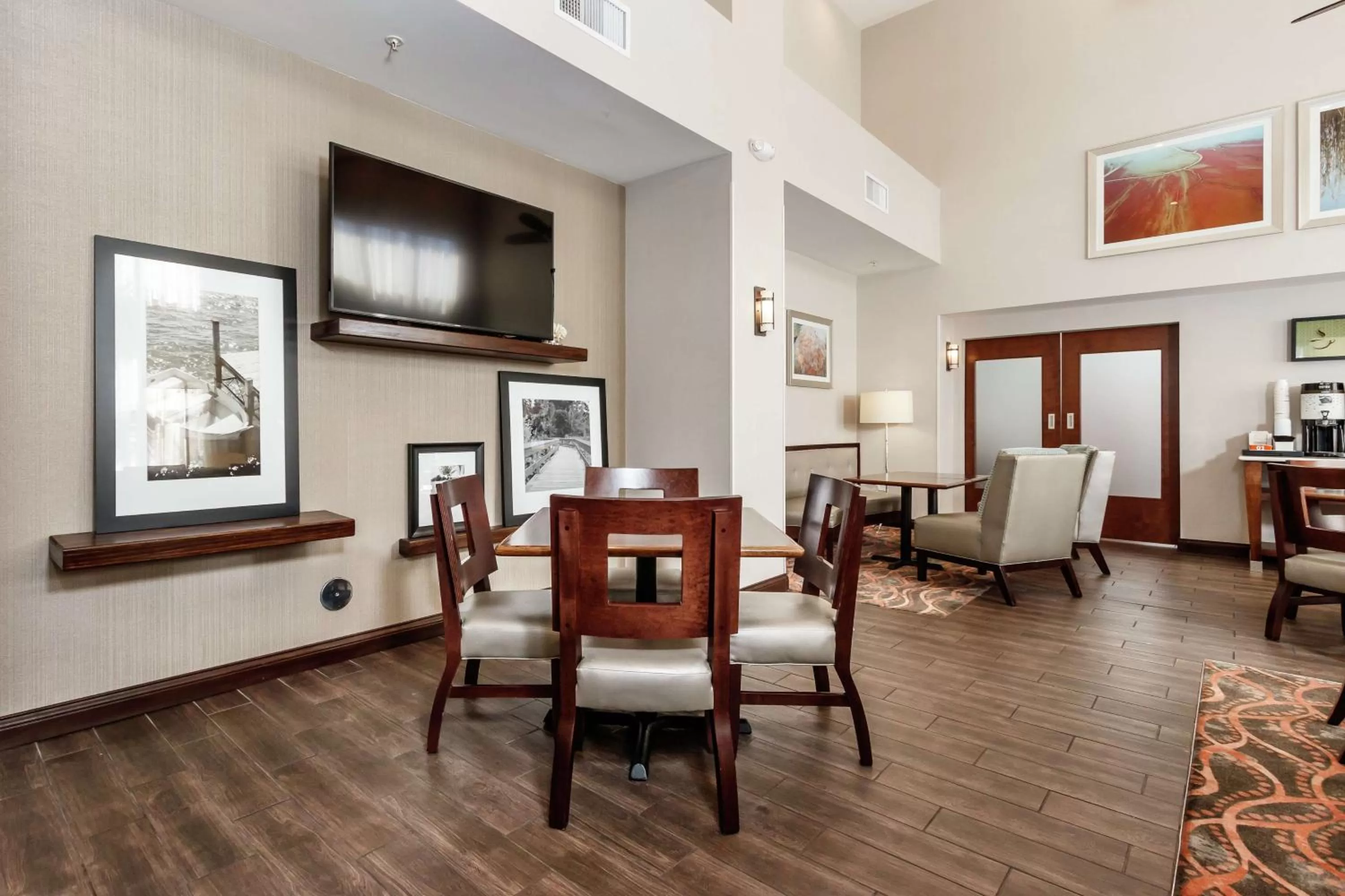 Breakfast in Hampton Inn & Suites Navarre