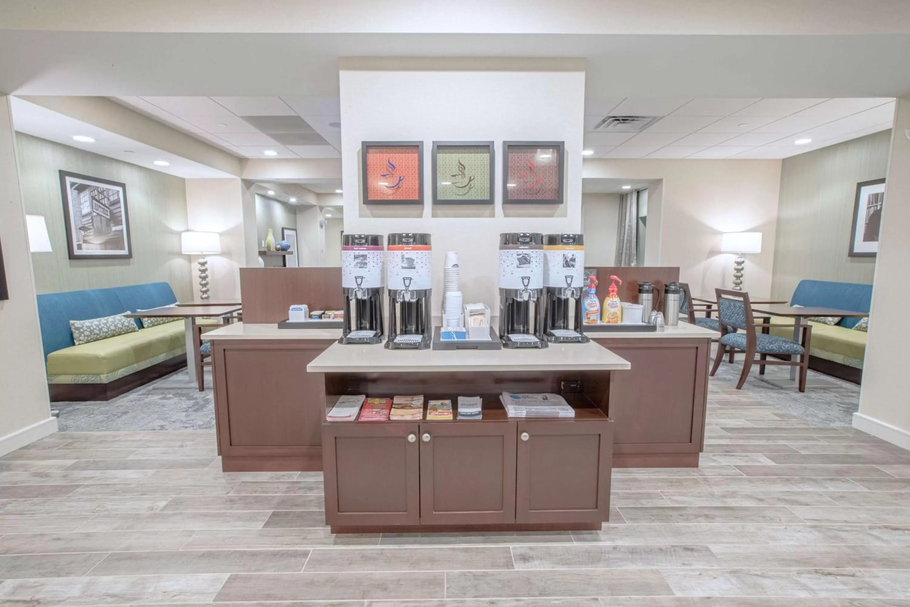 Dining area in Hampton Inn by Hilton Amesbury, MA