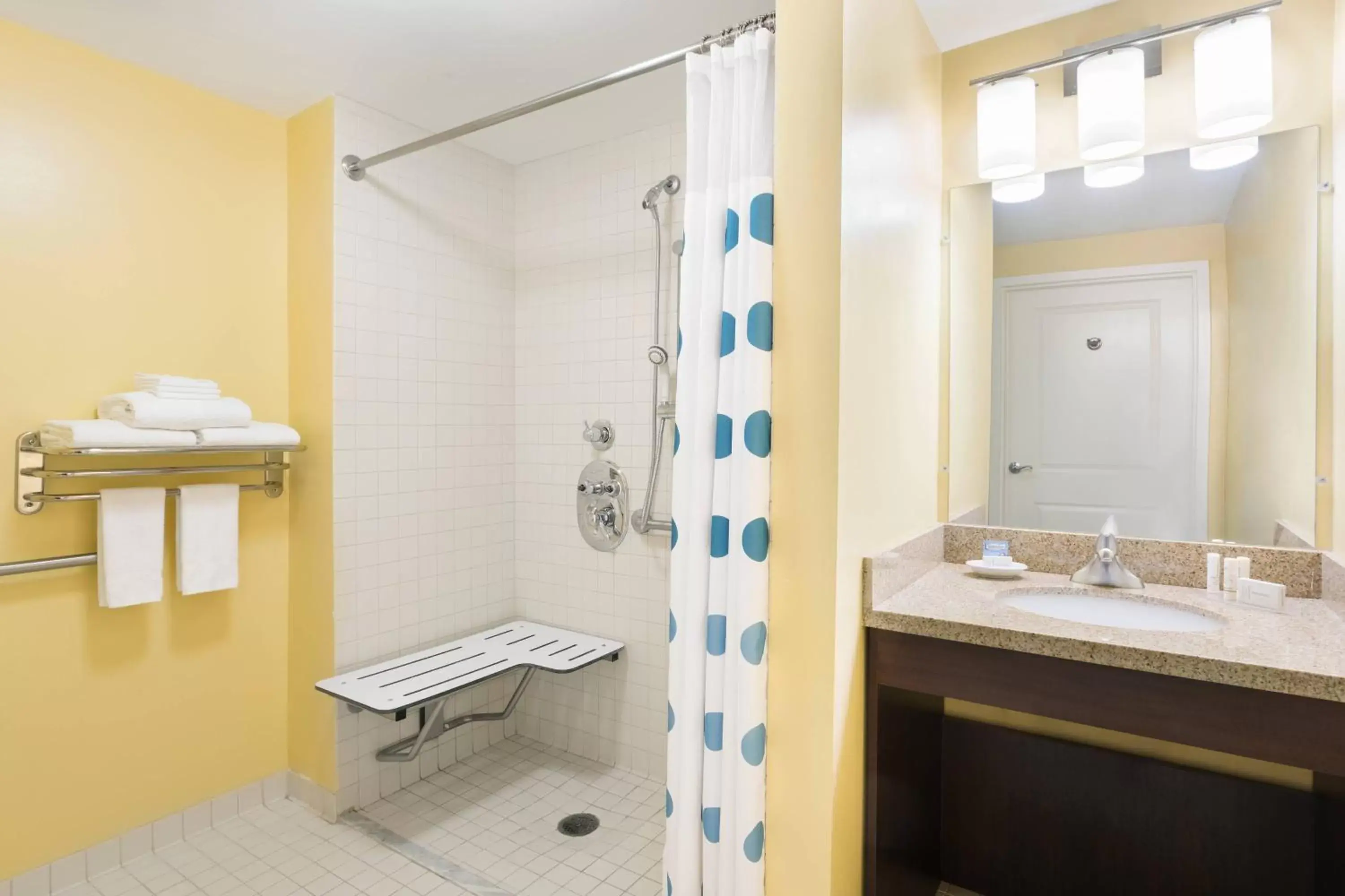 Bathroom in TownePlace Suites by Marriott Bossier City