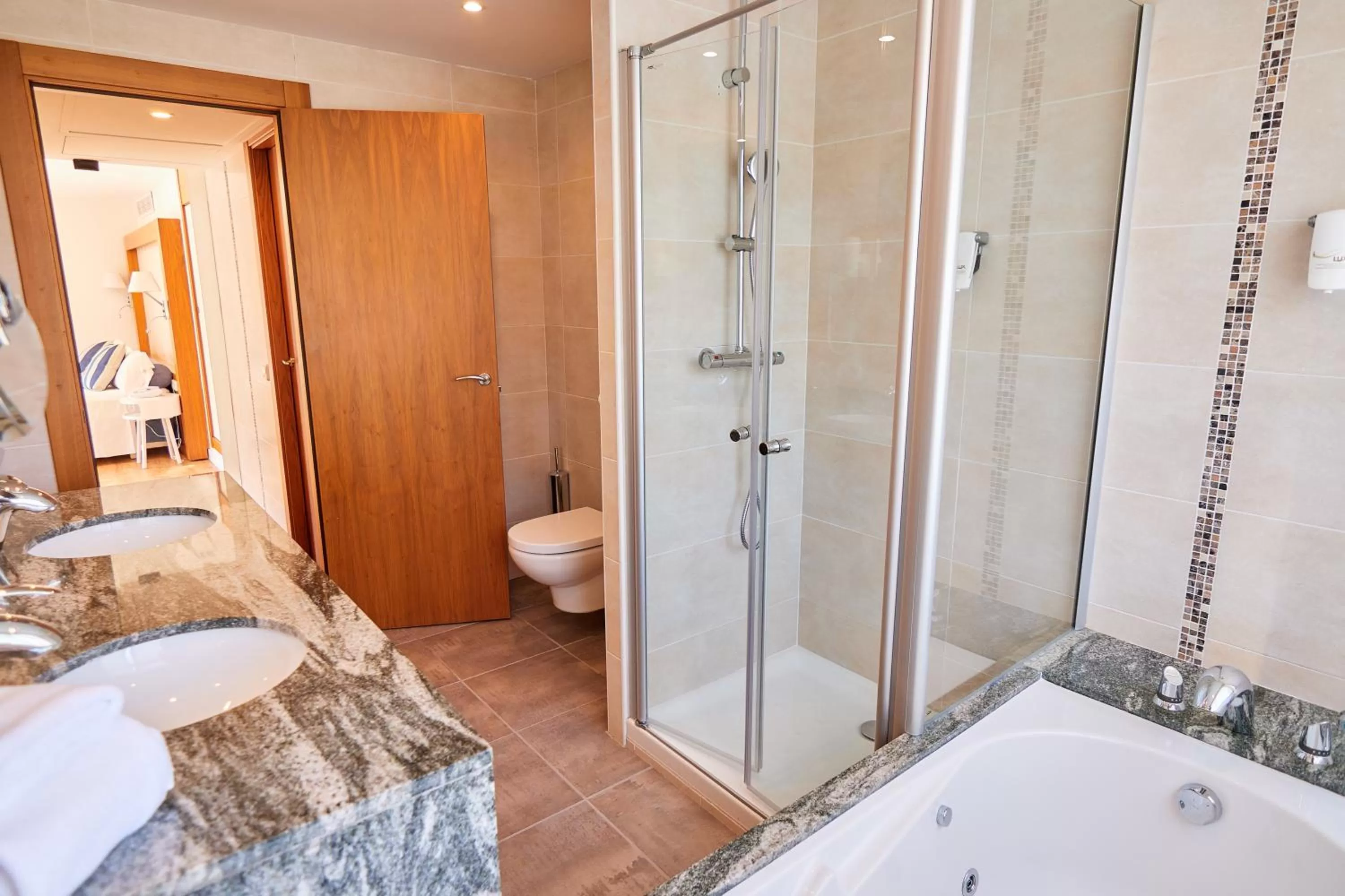 Bathroom, Bed in Los Geranios