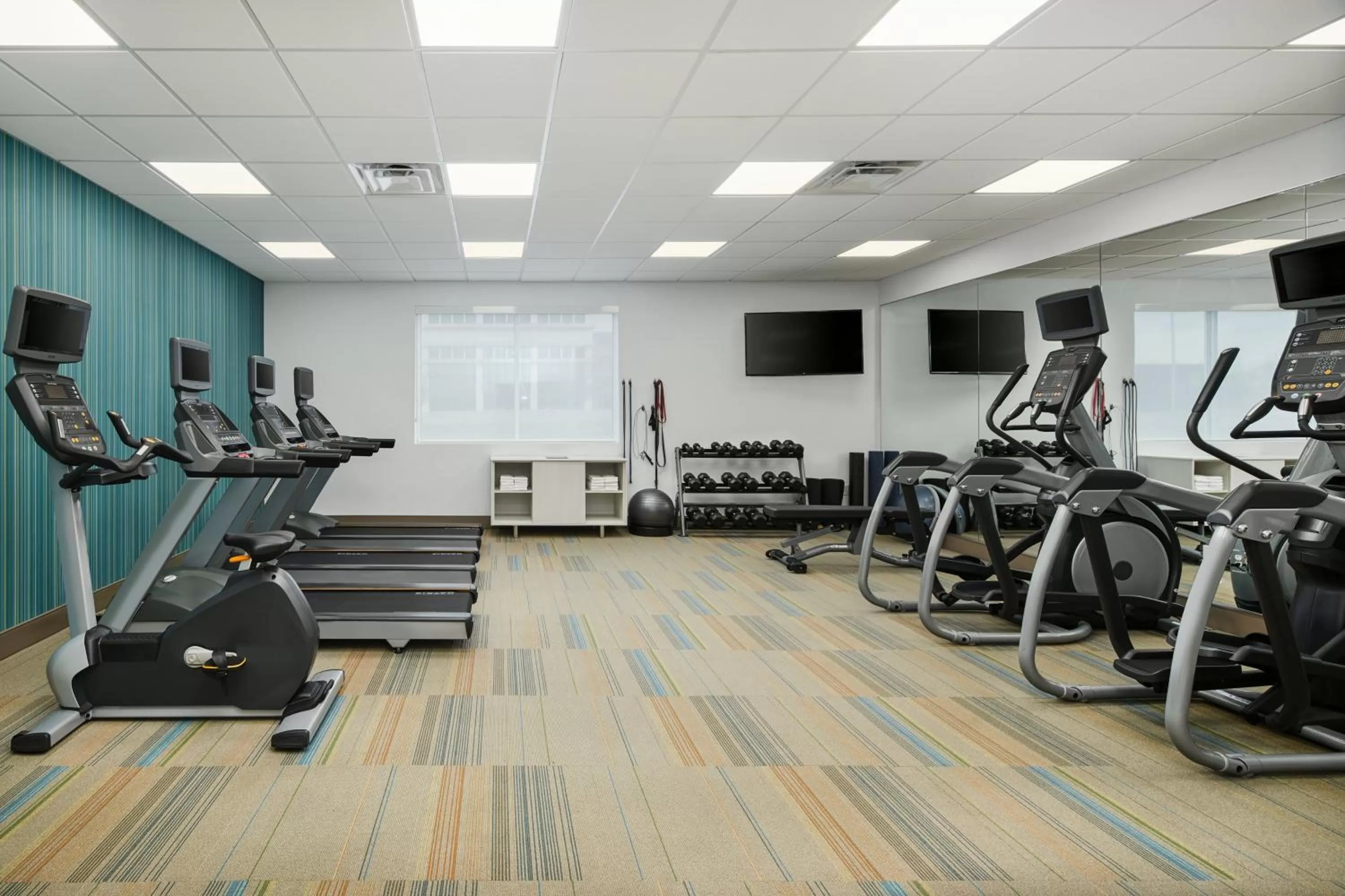 Fitness centre/facilities in Holiday Inn Express Richmond - Midtown by IHG