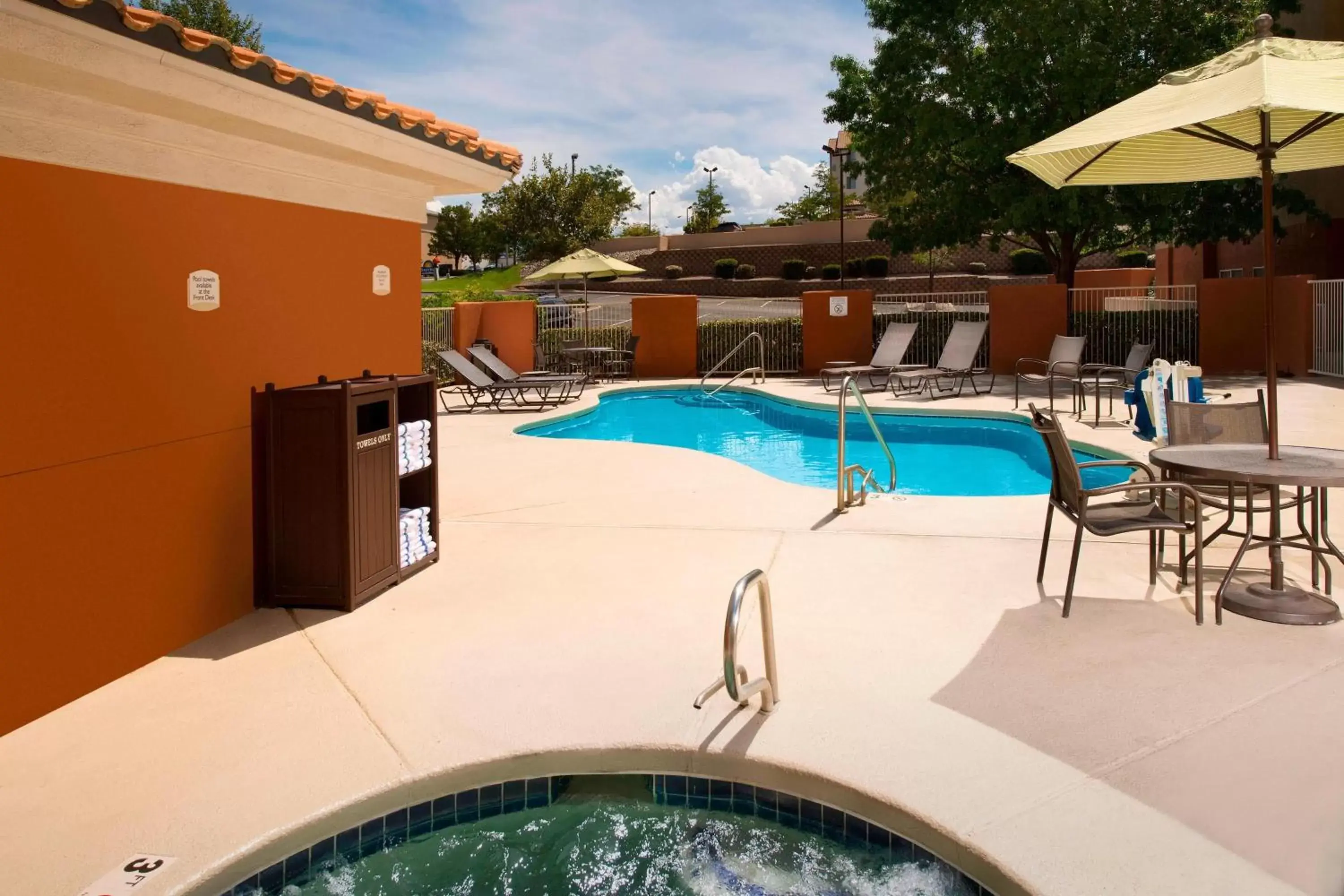 Swimming Pool in Fairfield Inn & Suites by Marriott Albuquerque Airport