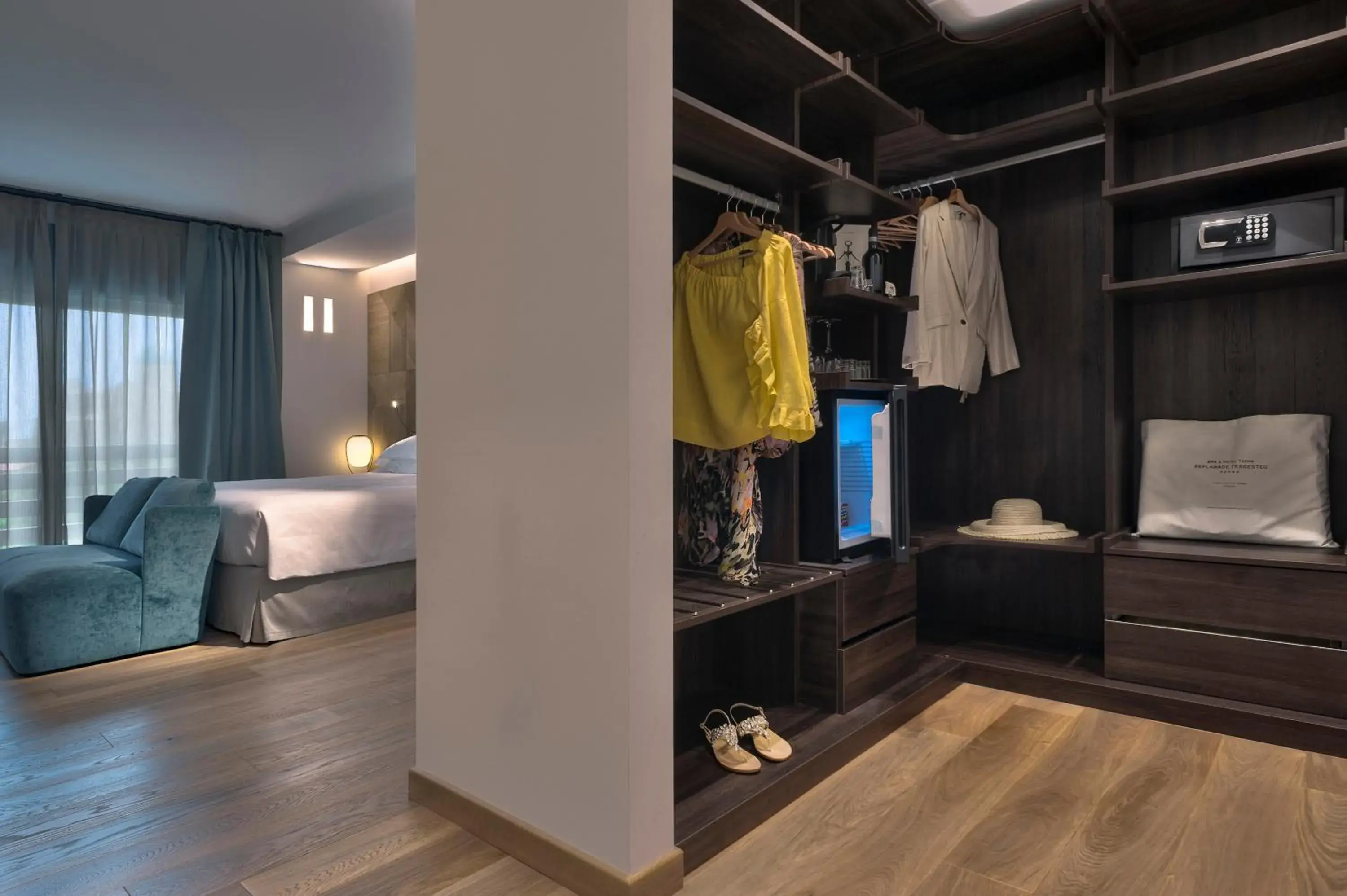 Bedroom, TV/Entertainment Center in Esplanade Tergesteo - Luxury Retreat
