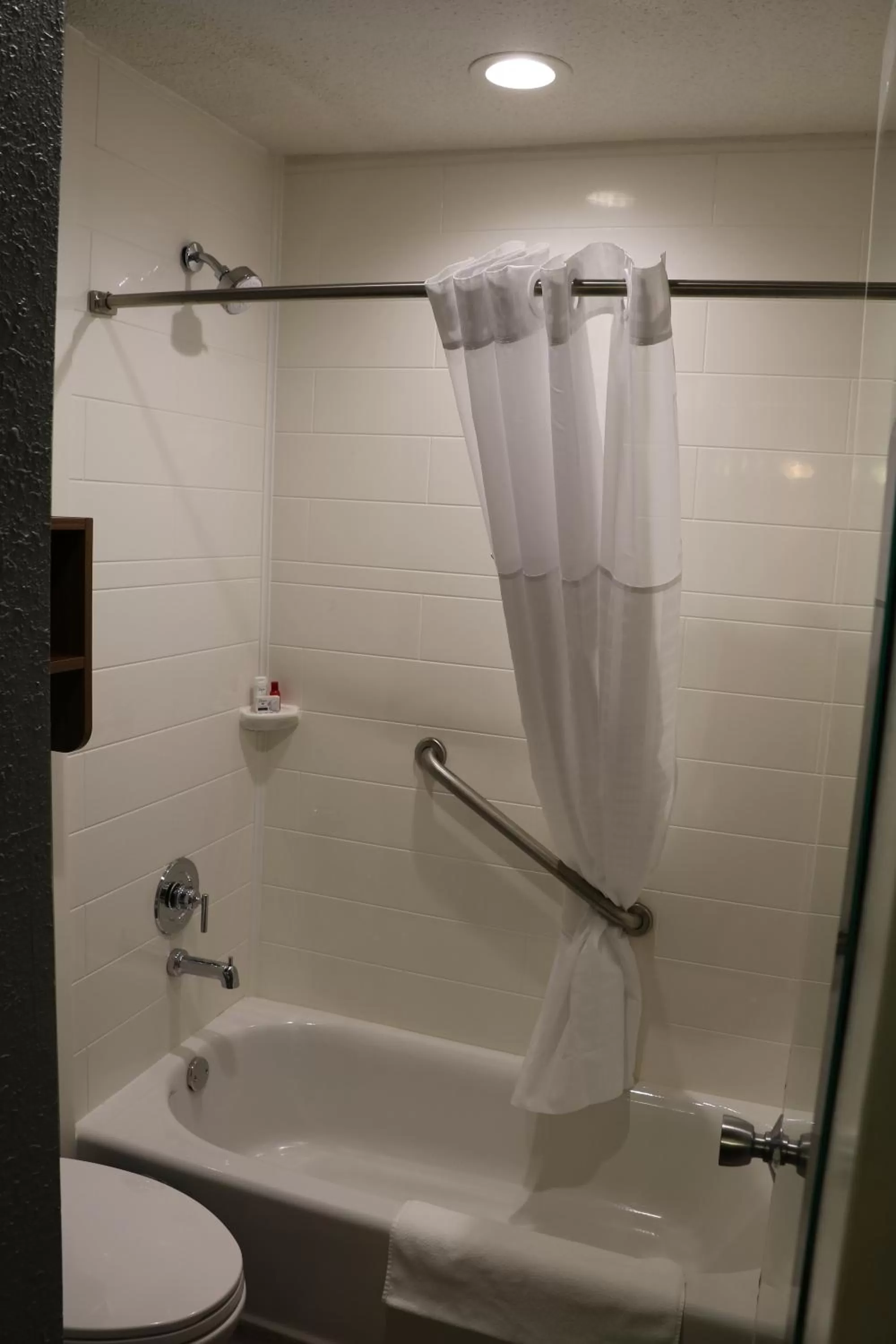 Bathroom in La Quinta by Wyndham Chicago Gurnee