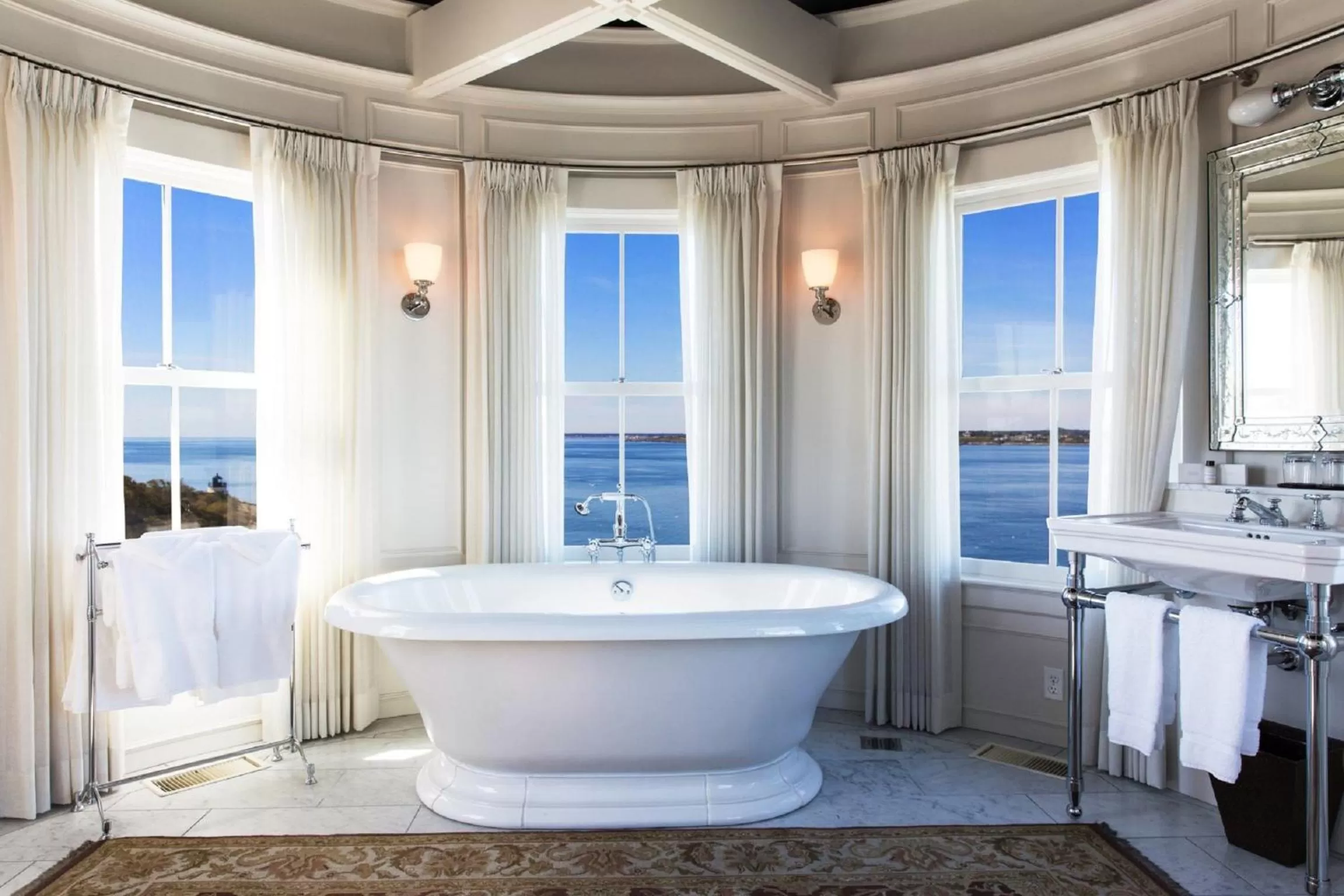 Bathroom in Castle Hill Inn